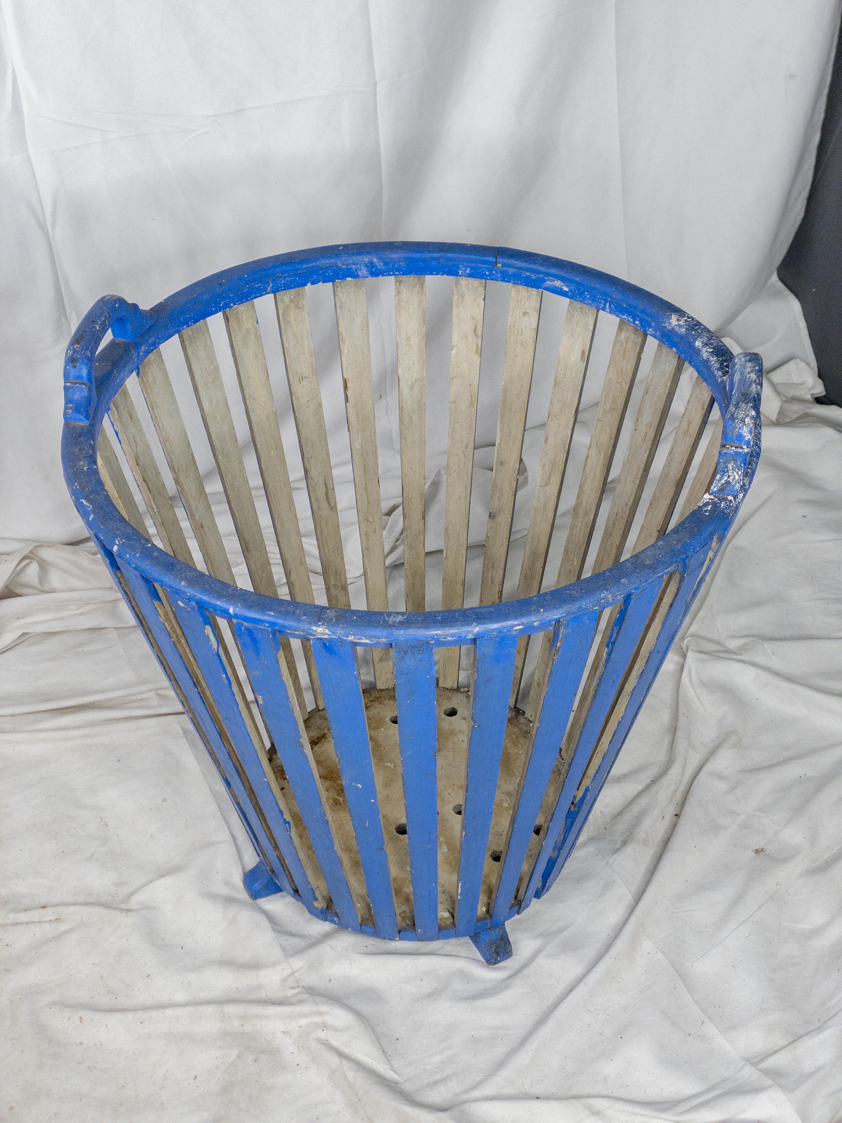 19th Century Wooden Basket In Good Condition In Houston, TX