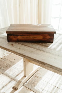 Holzkiste aus dem 19. Jahrhundert