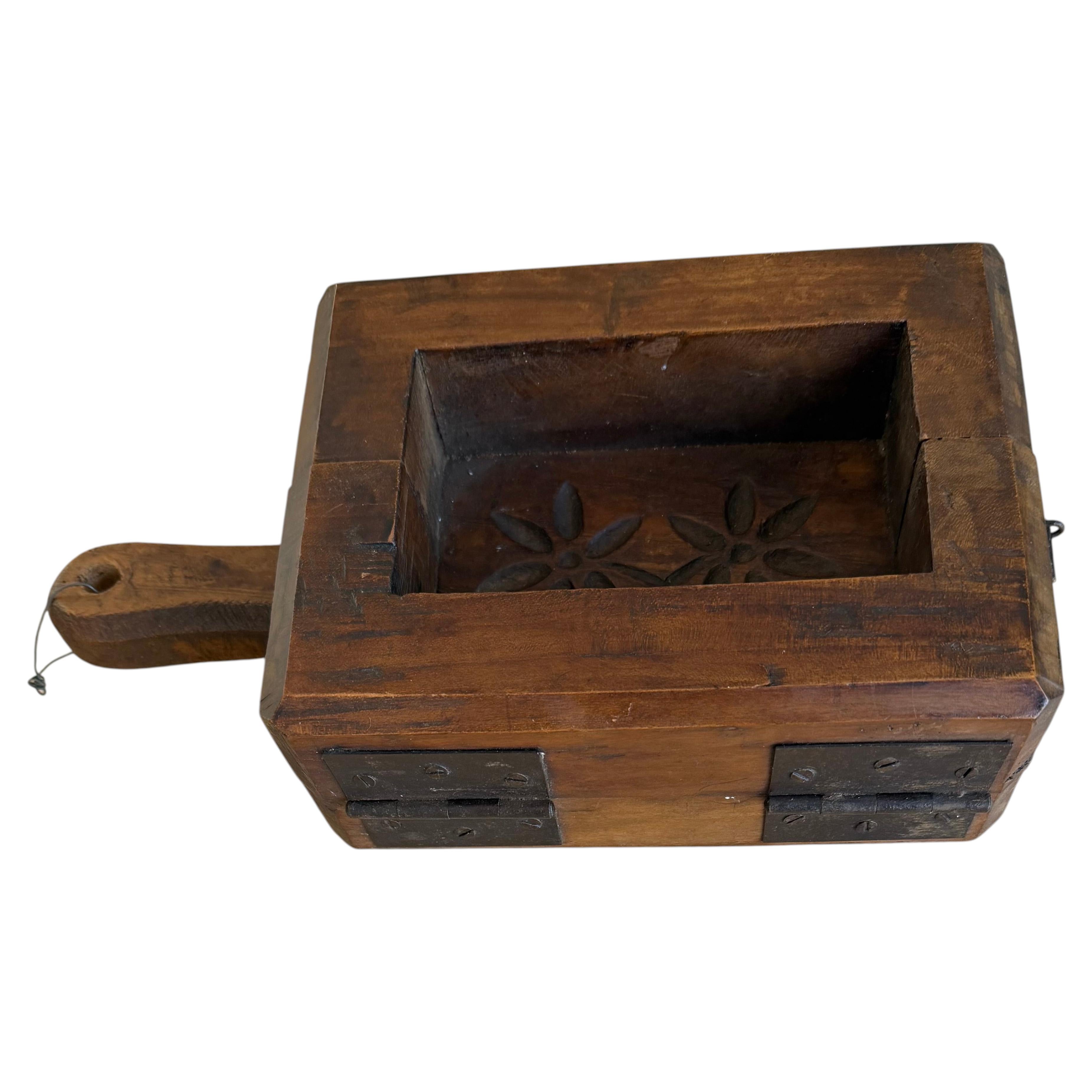 19th Century Wooden Butter Mold with Carved Floral Interior For Sale