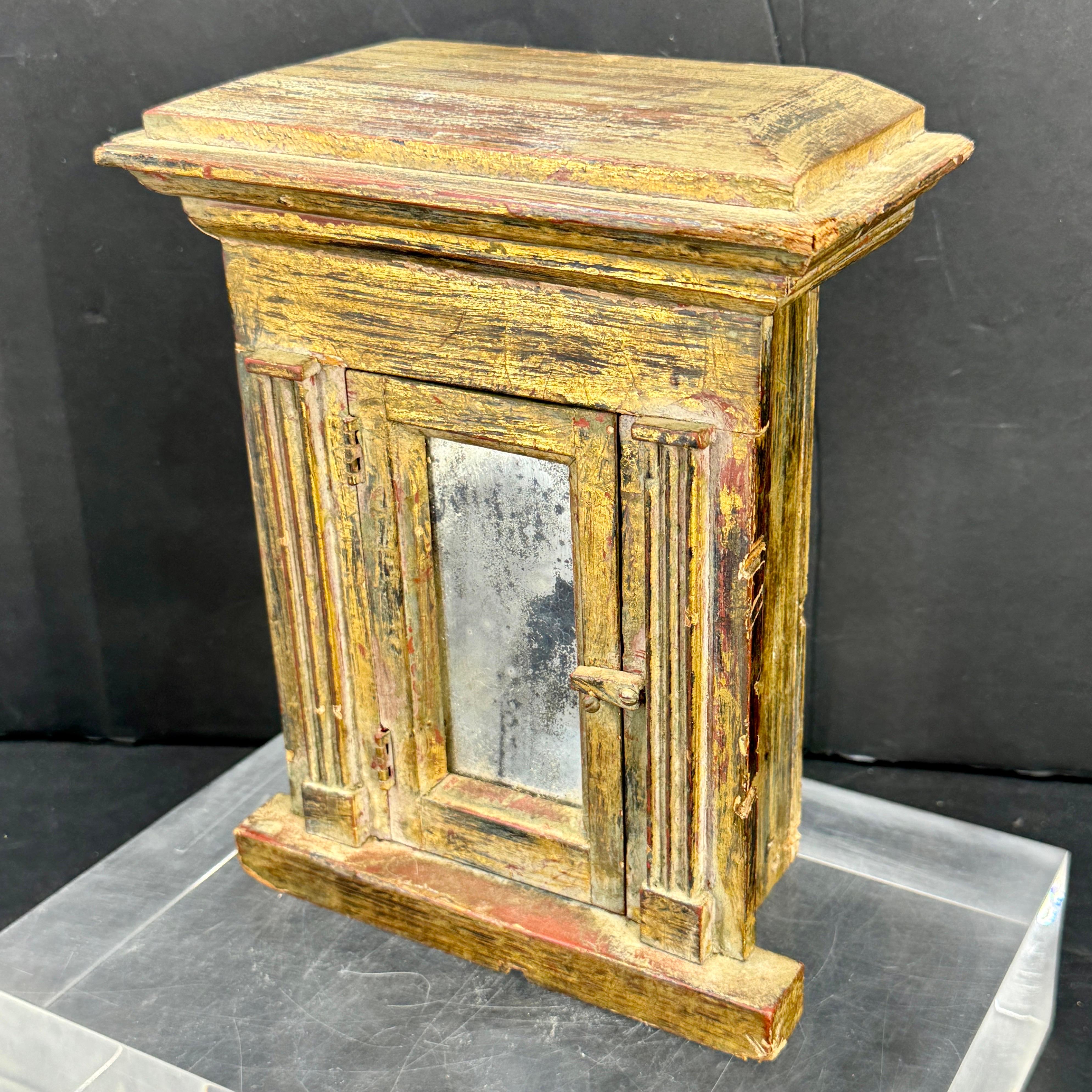 Siglo XIX Madera Tallada Pintada Vitrina Arcón Tabernáculo Europeo en venta