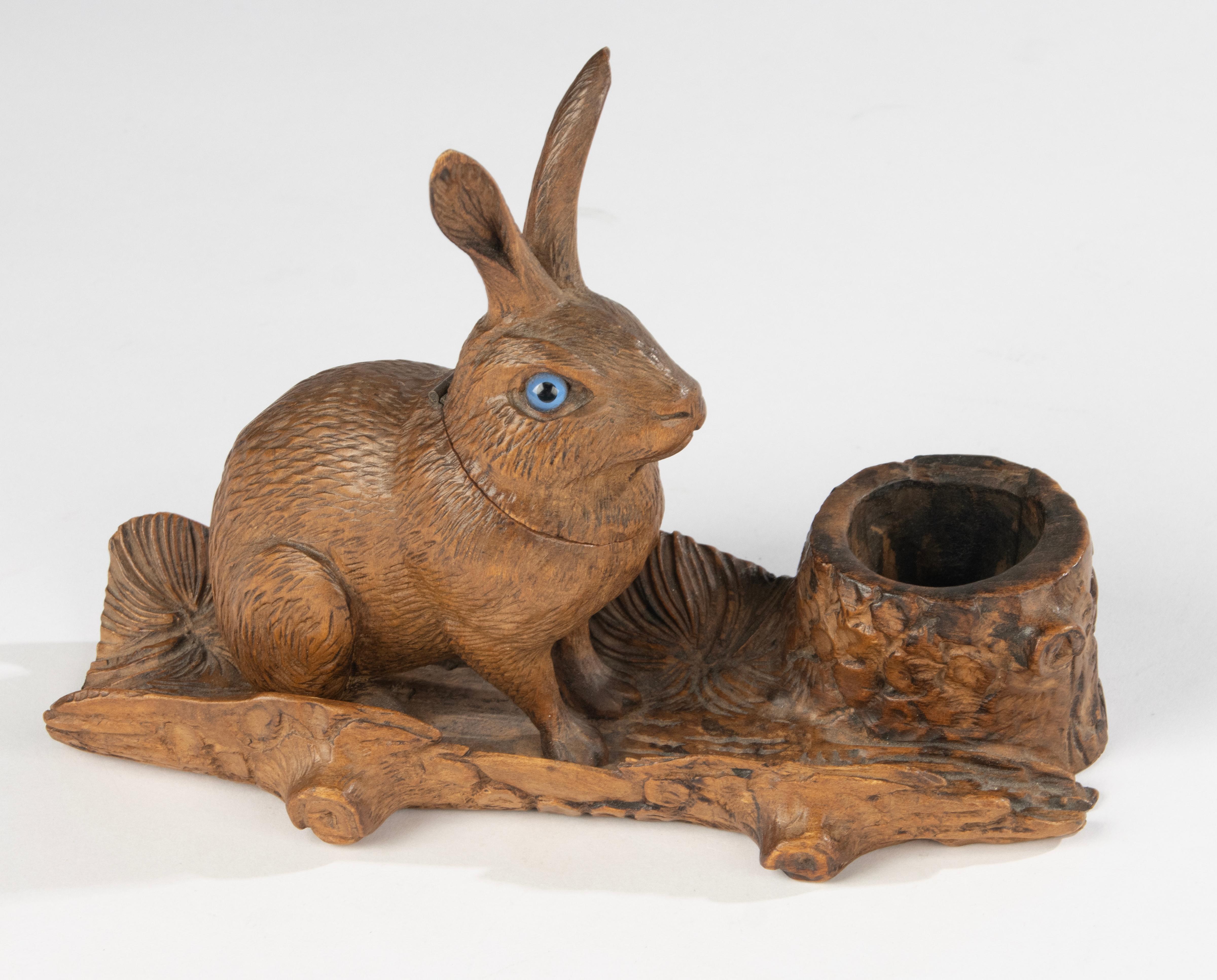 19th Century Wooden Carved Rabbit Sculpture - Black Forest - Inkwell In Good Condition For Sale In Casteren, Noord-Brabant