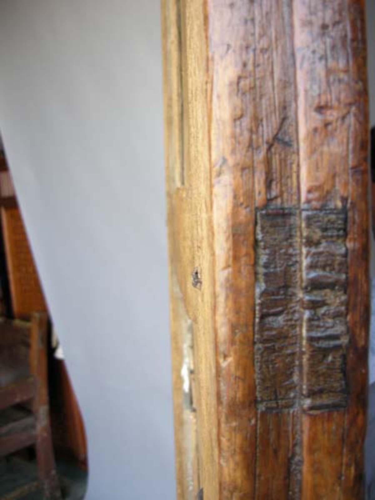 Holztür aus dem 19. Jahrhundert 1