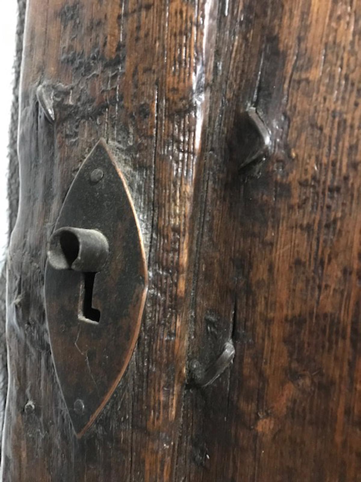 Holztür aus dem 19. Jahrhundert 2