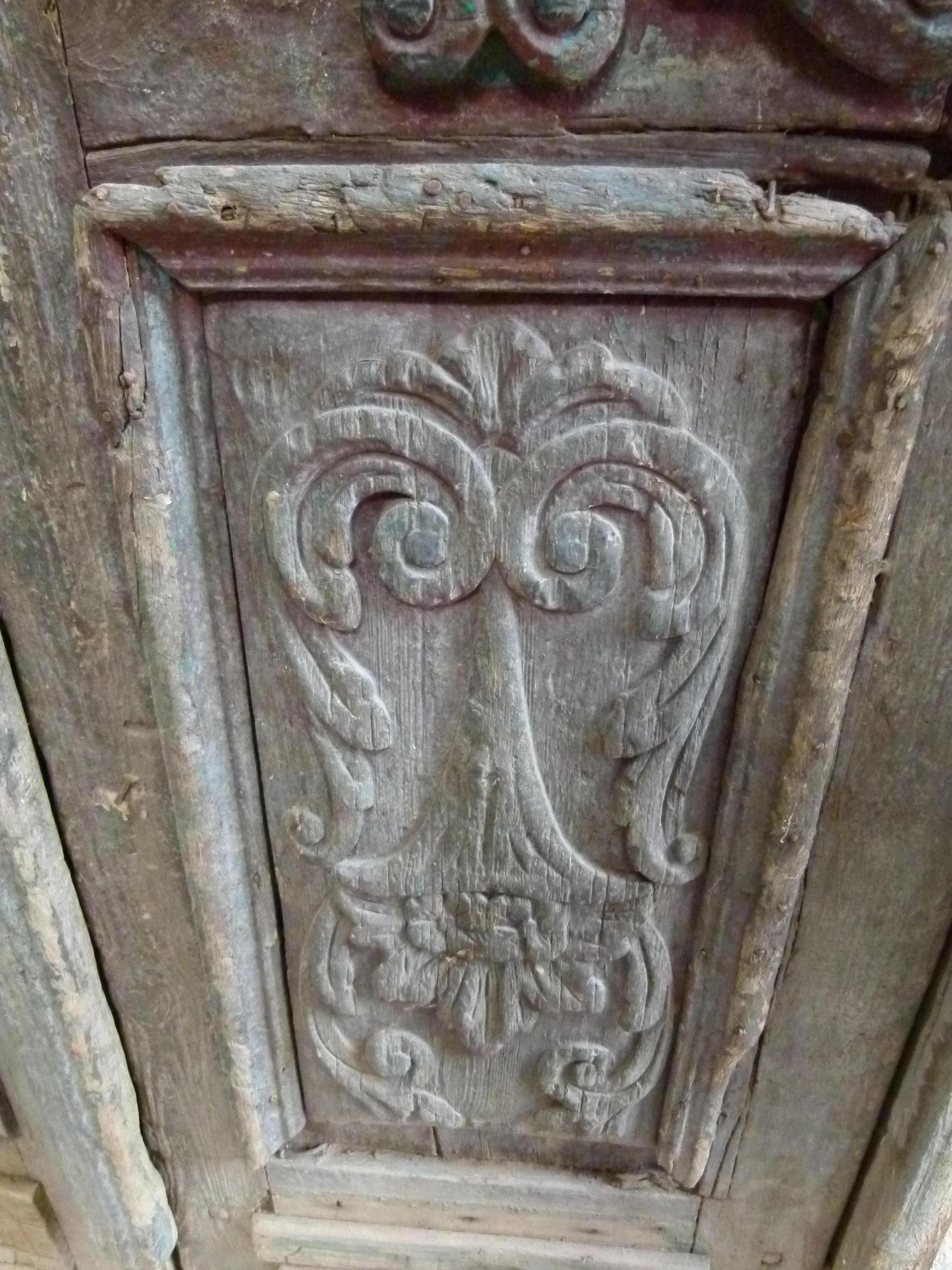 Porta d'ingresso doppia in legno in stile Art Nouveau del XIX secolo In condizioni deteriorate in vendita a Vulpellac, Girona