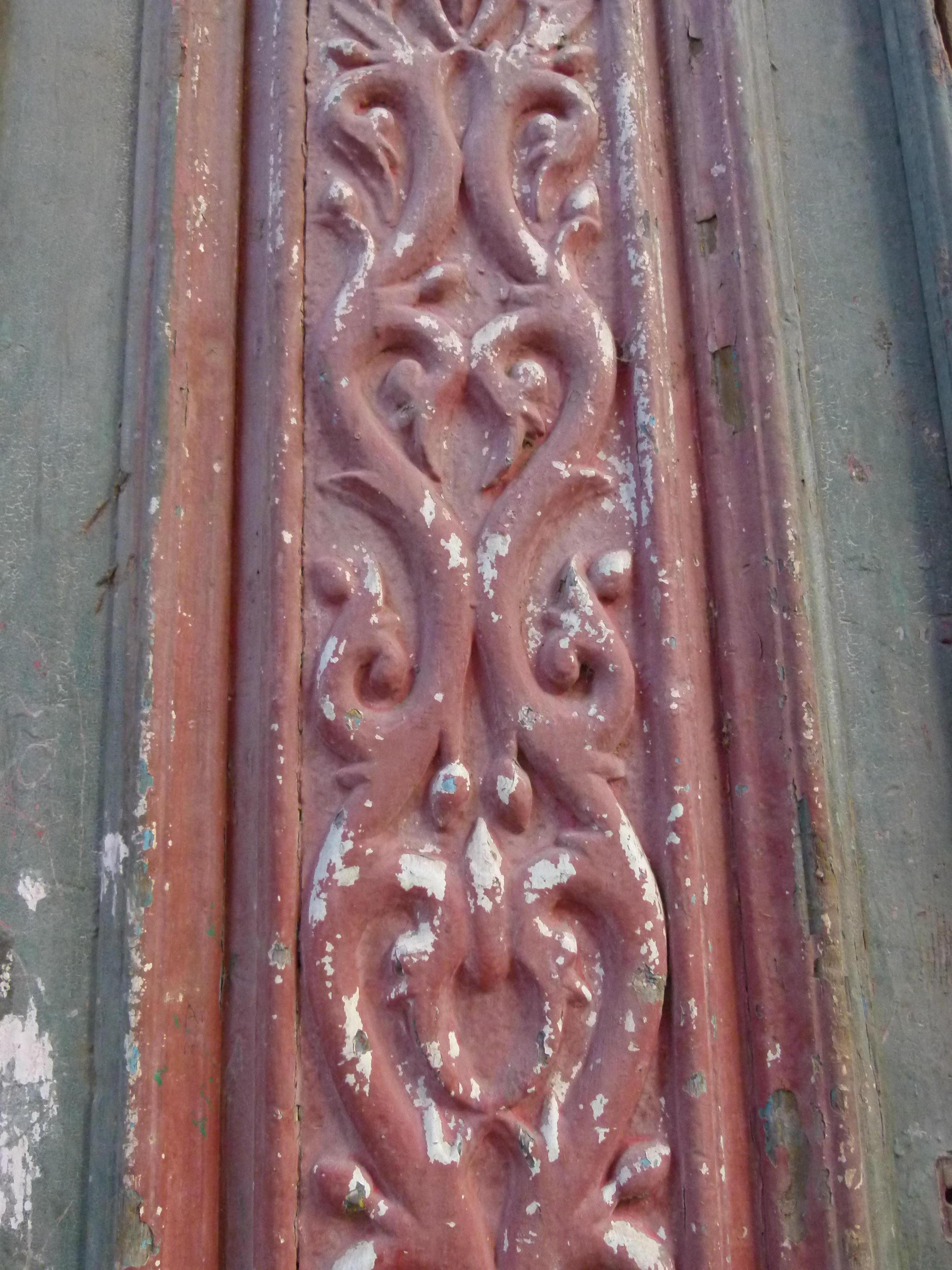 Wooden Double Front Door in Art Nouveau Style In Distressed Condition For Sale In Vulpellac, Girona