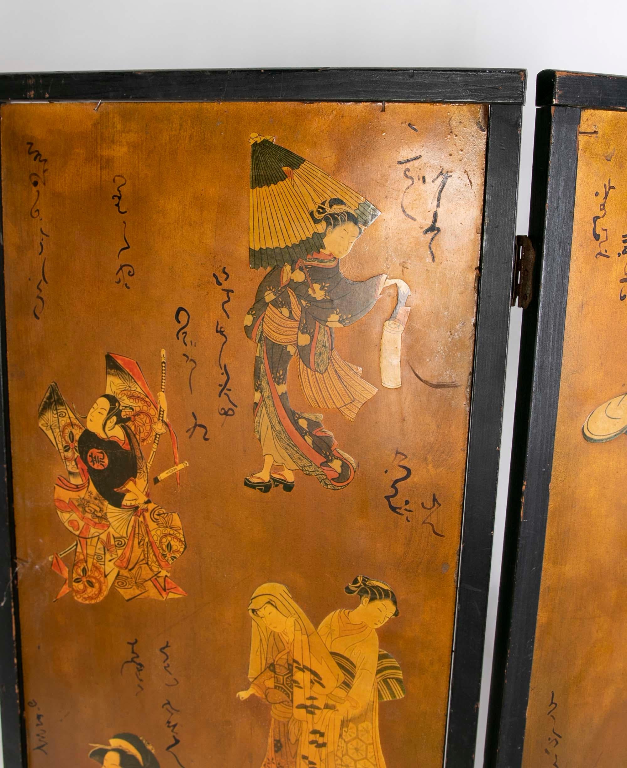 Japanese 19th Century Wooden Oriental Divider with Hand Painted Paper Decorations For Sale