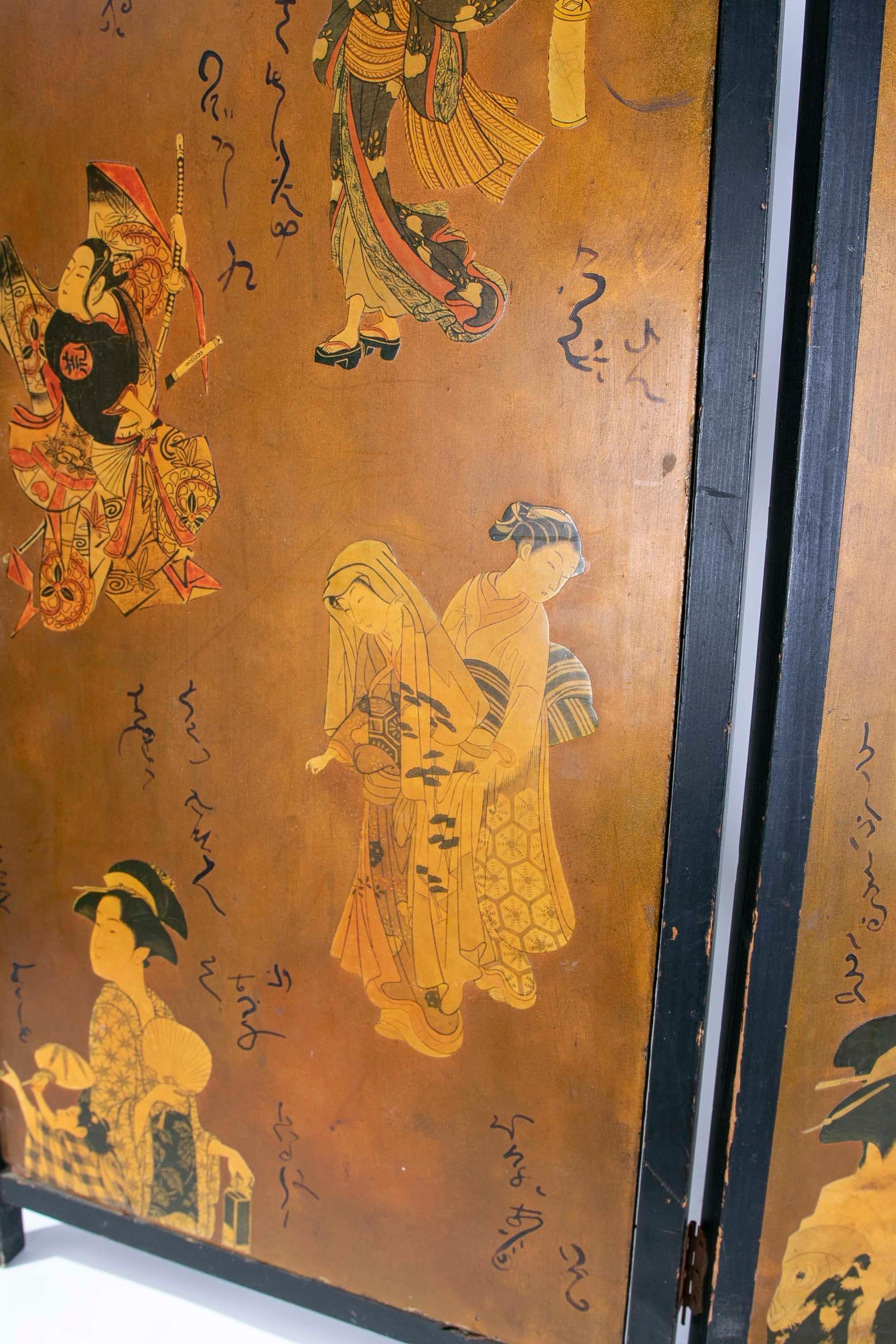 Hand-Painted 19th Century Wooden Oriental Divider with Hand Painted Paper Decorations For Sale