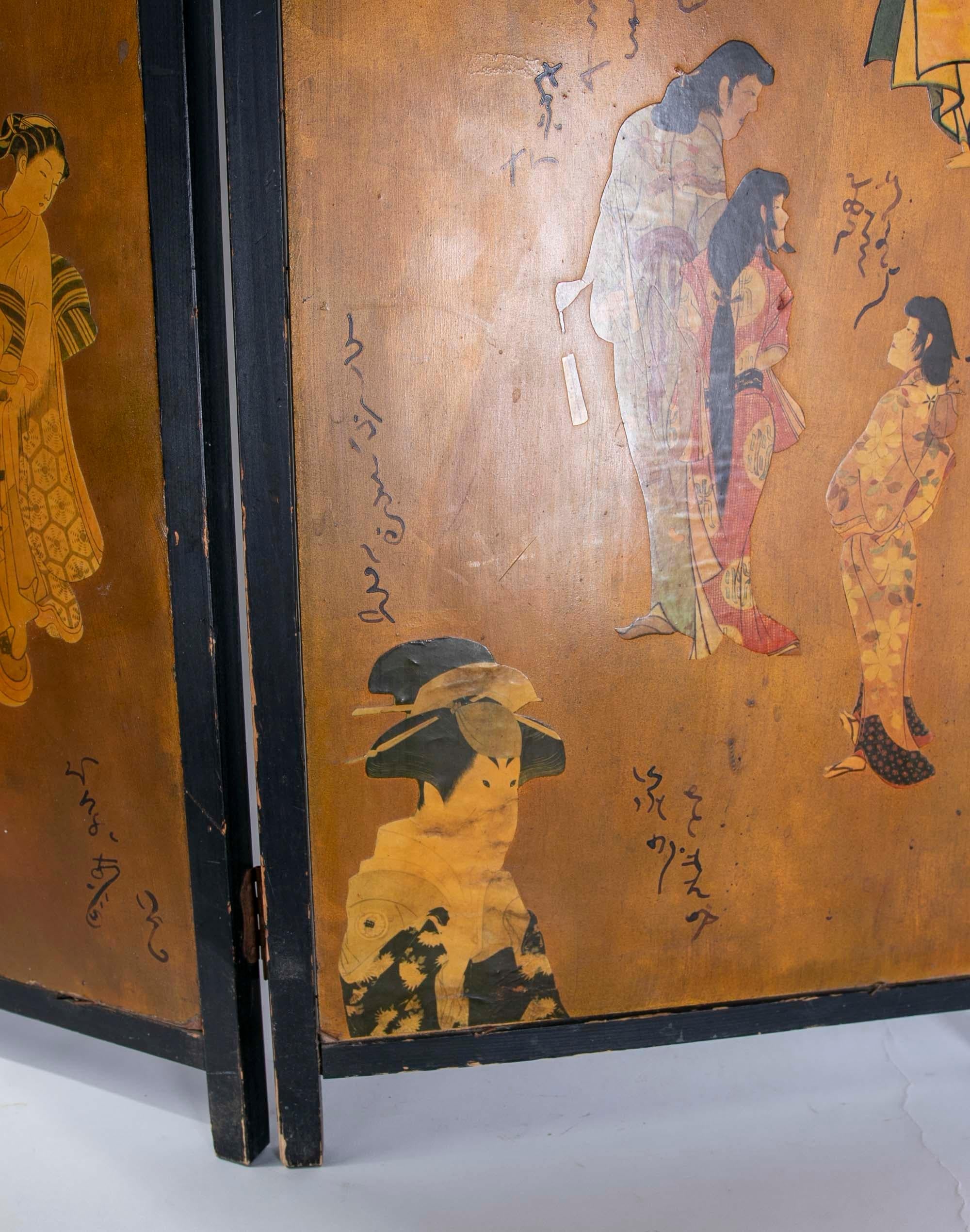 19th Century Wooden Oriental Divider with Hand Painted Paper Decorations For Sale 3