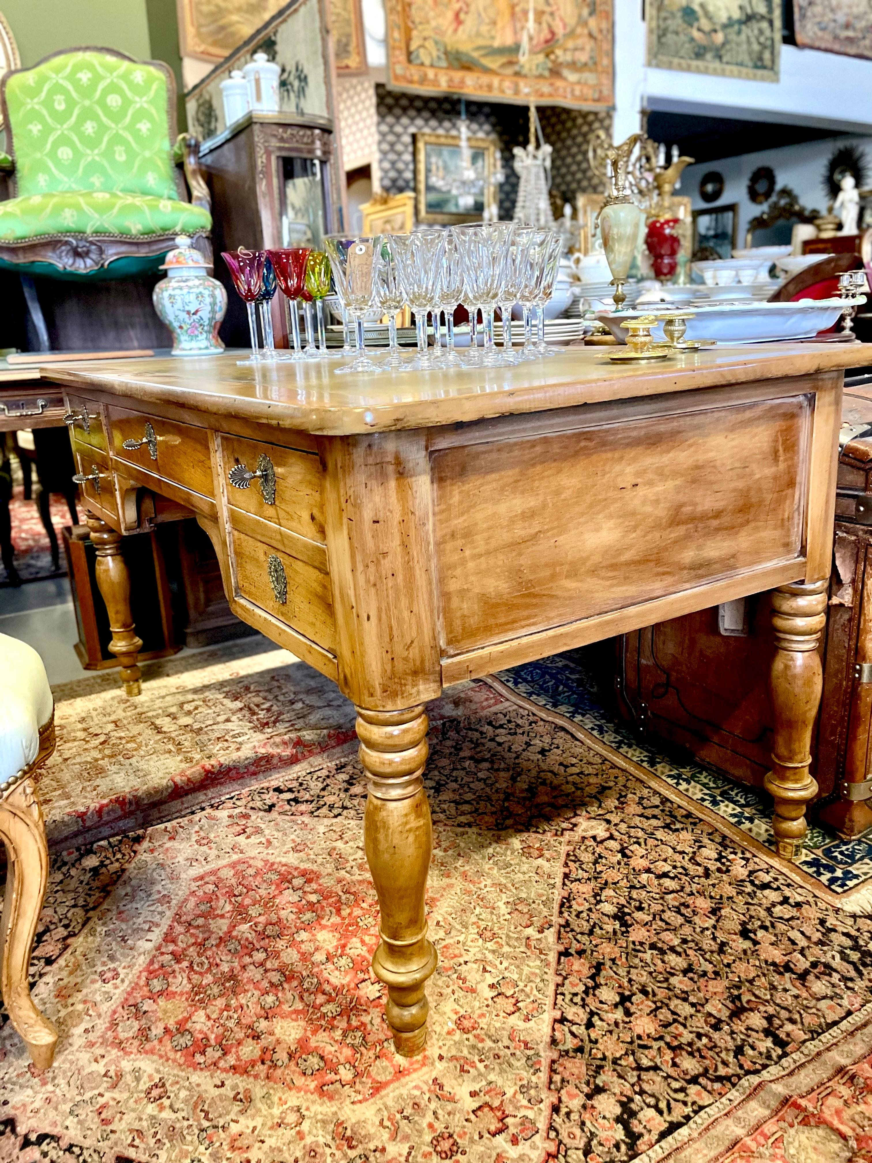 Scrivania in legno del XIX secolo in vendita 8