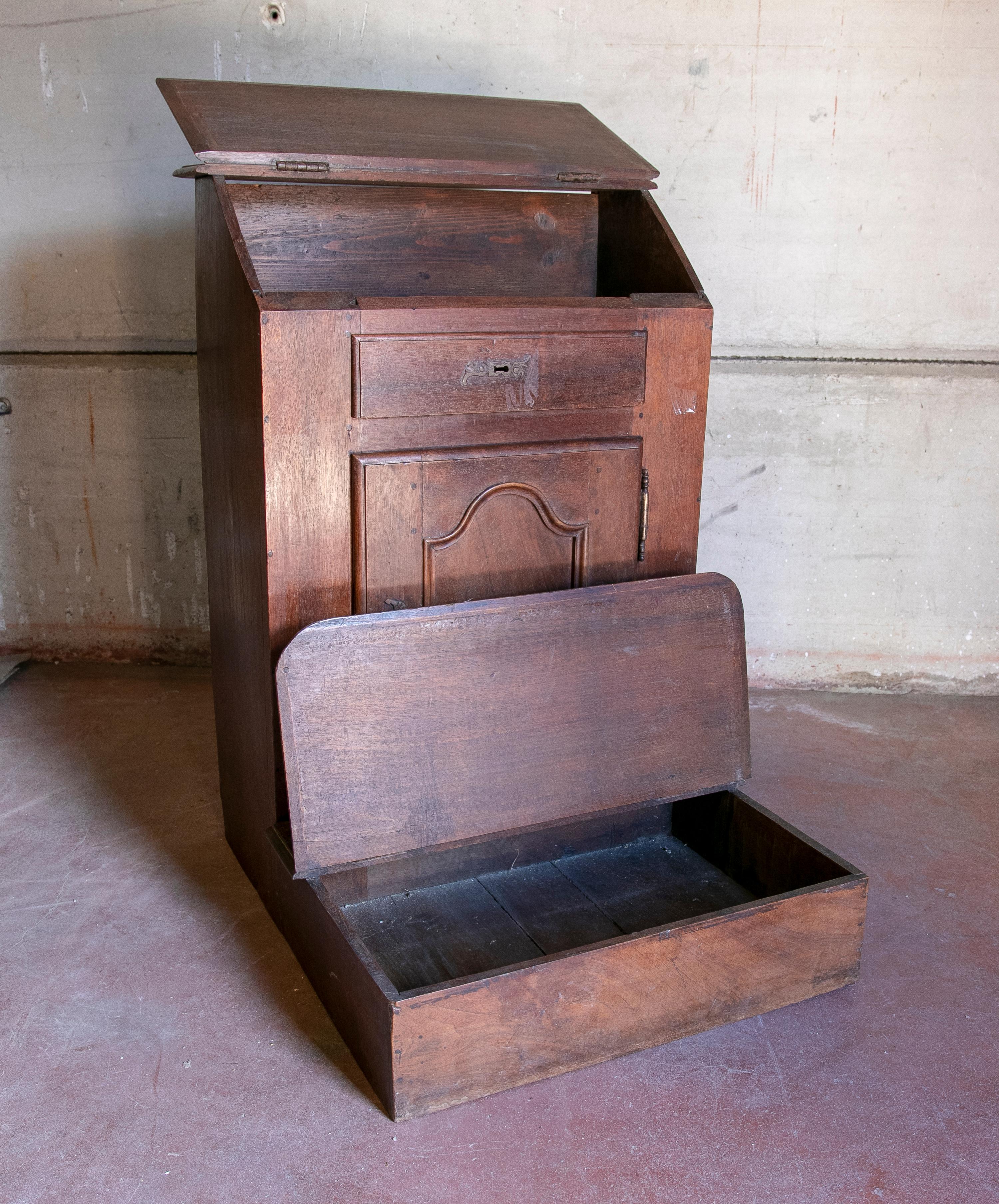 19th Century Wooden Recliner with Door and Drawer In Good Condition For Sale In Marbella, ES