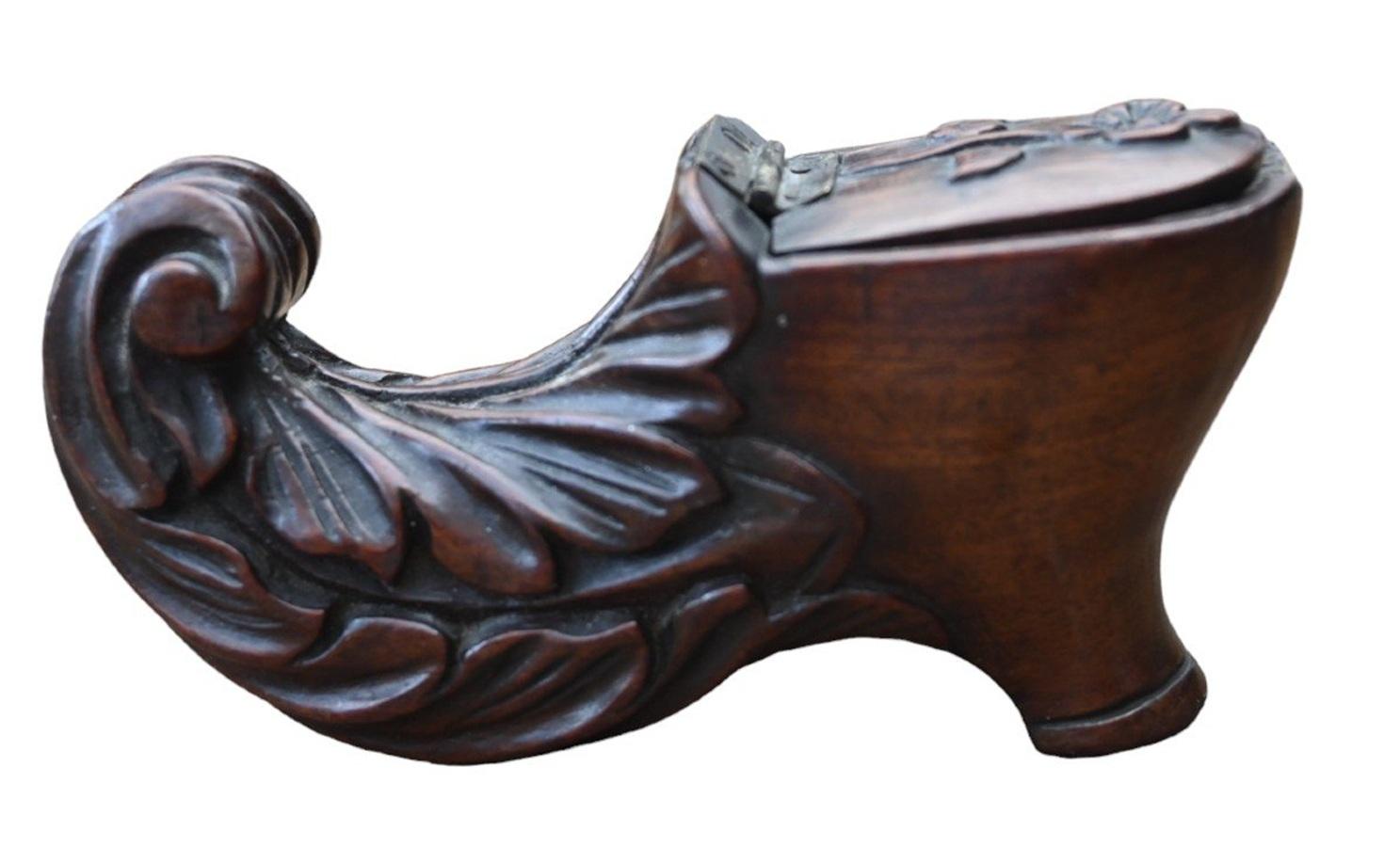 Georgian 19th century Wooden shoe Snuff Box, treen For Sale