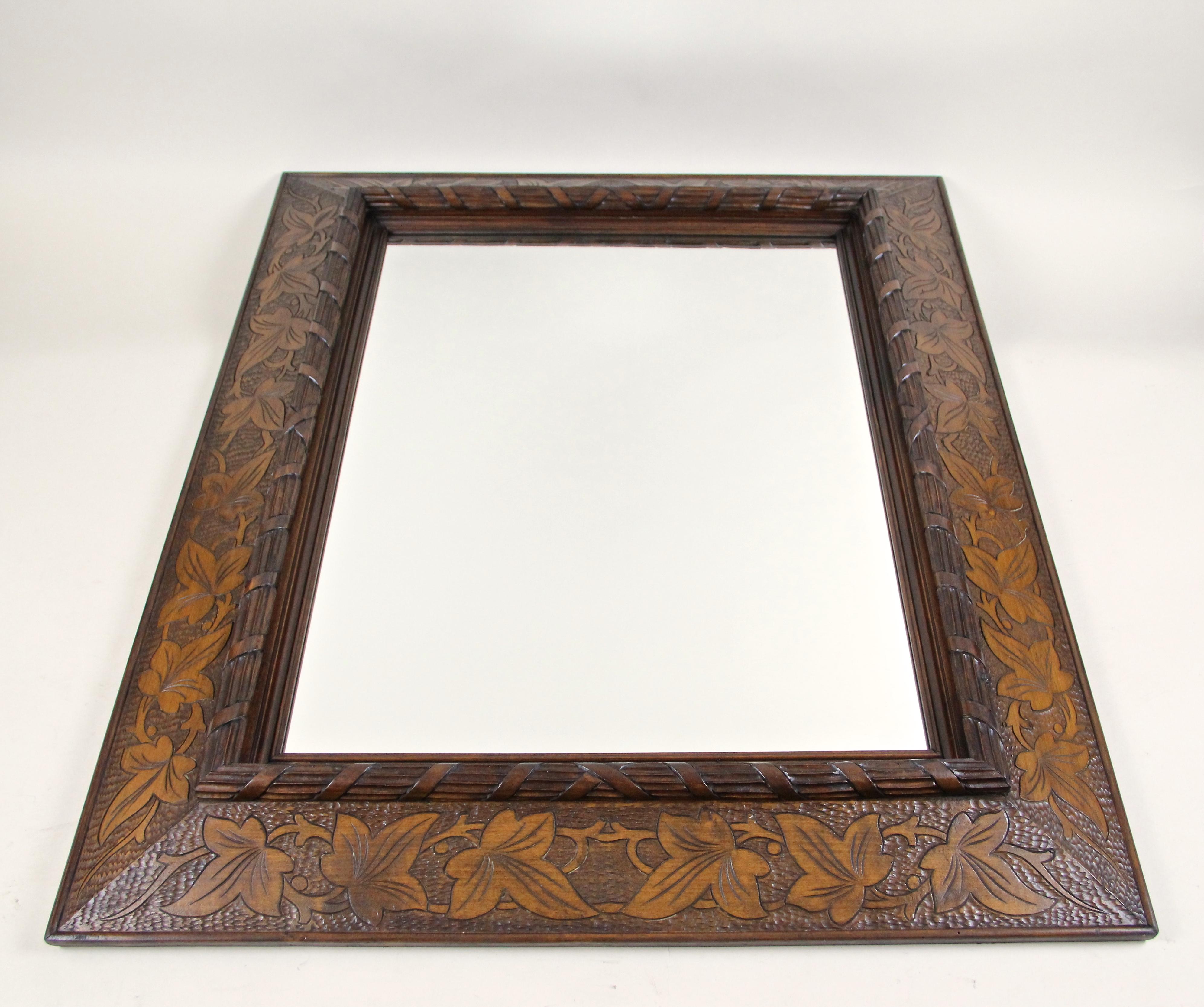19th Century Wooden Wall Mirror with Ivy Leaf Carvings, Austria, circa 1890 For Sale 5