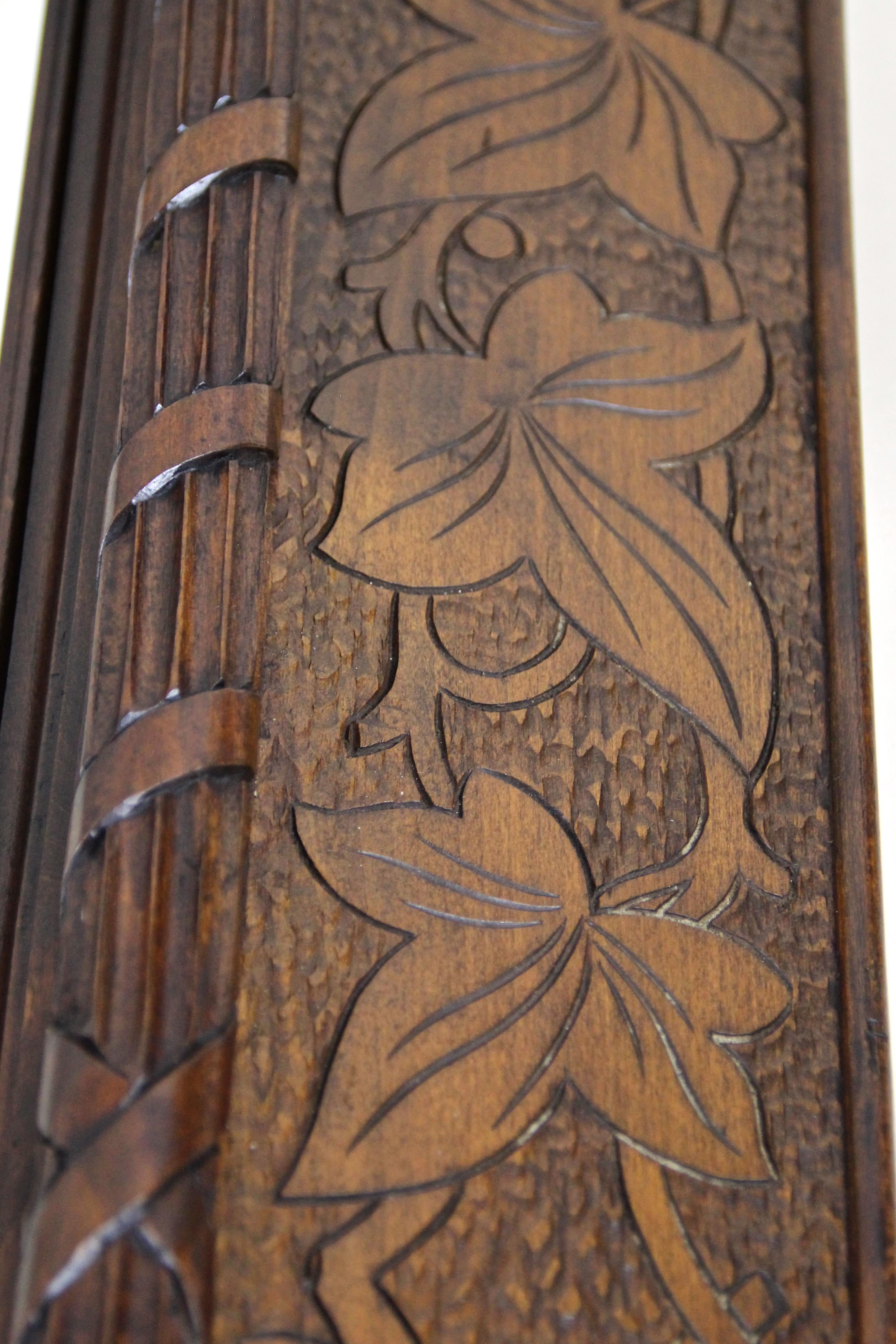 19th Century Wooden Wall Mirror with Ivy Leaf Carvings, Austria, circa 1890 For Sale 10