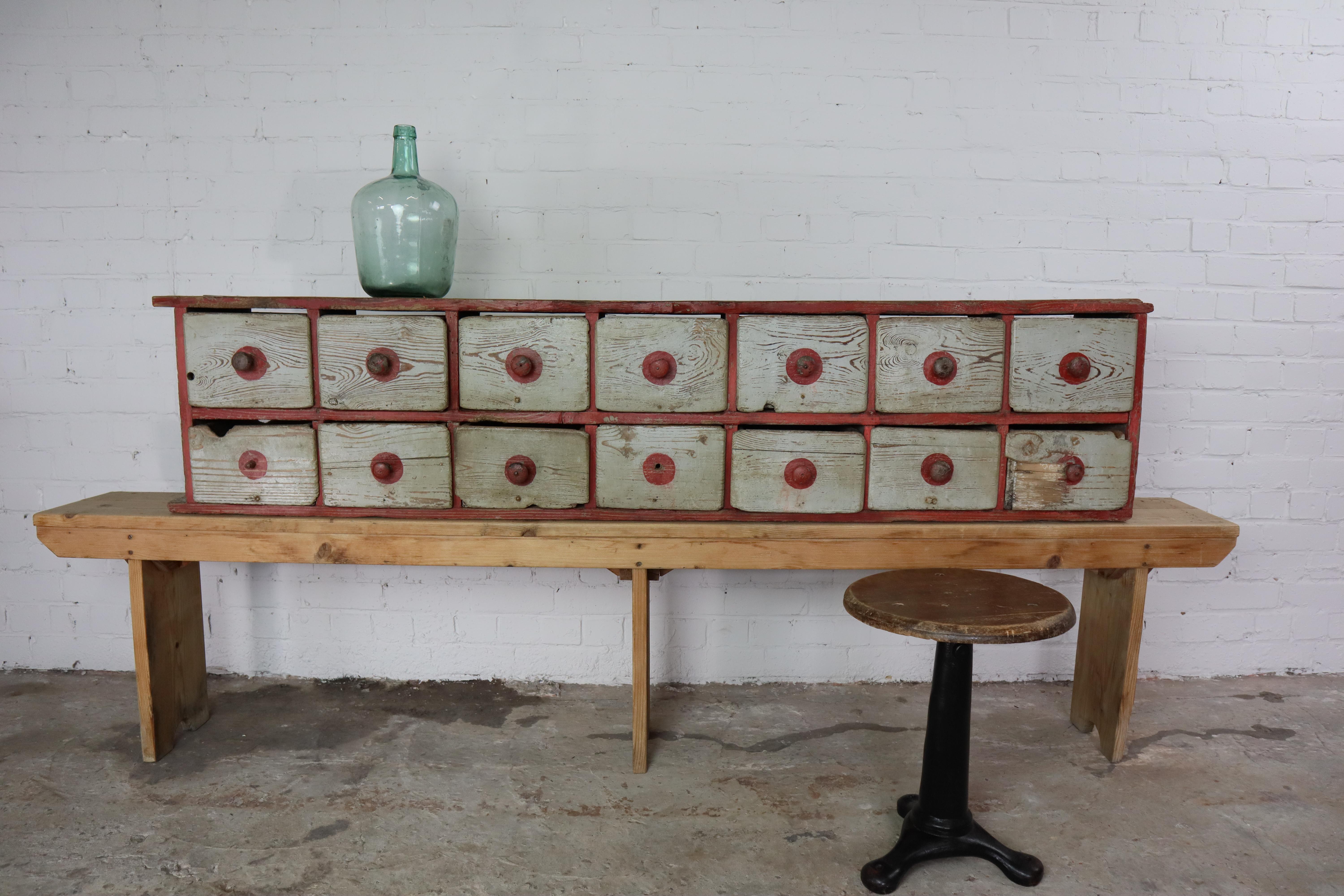 Werkstattschrank mit 14 Schubladen aus dem 19. Jahrhundert im Angebot 9