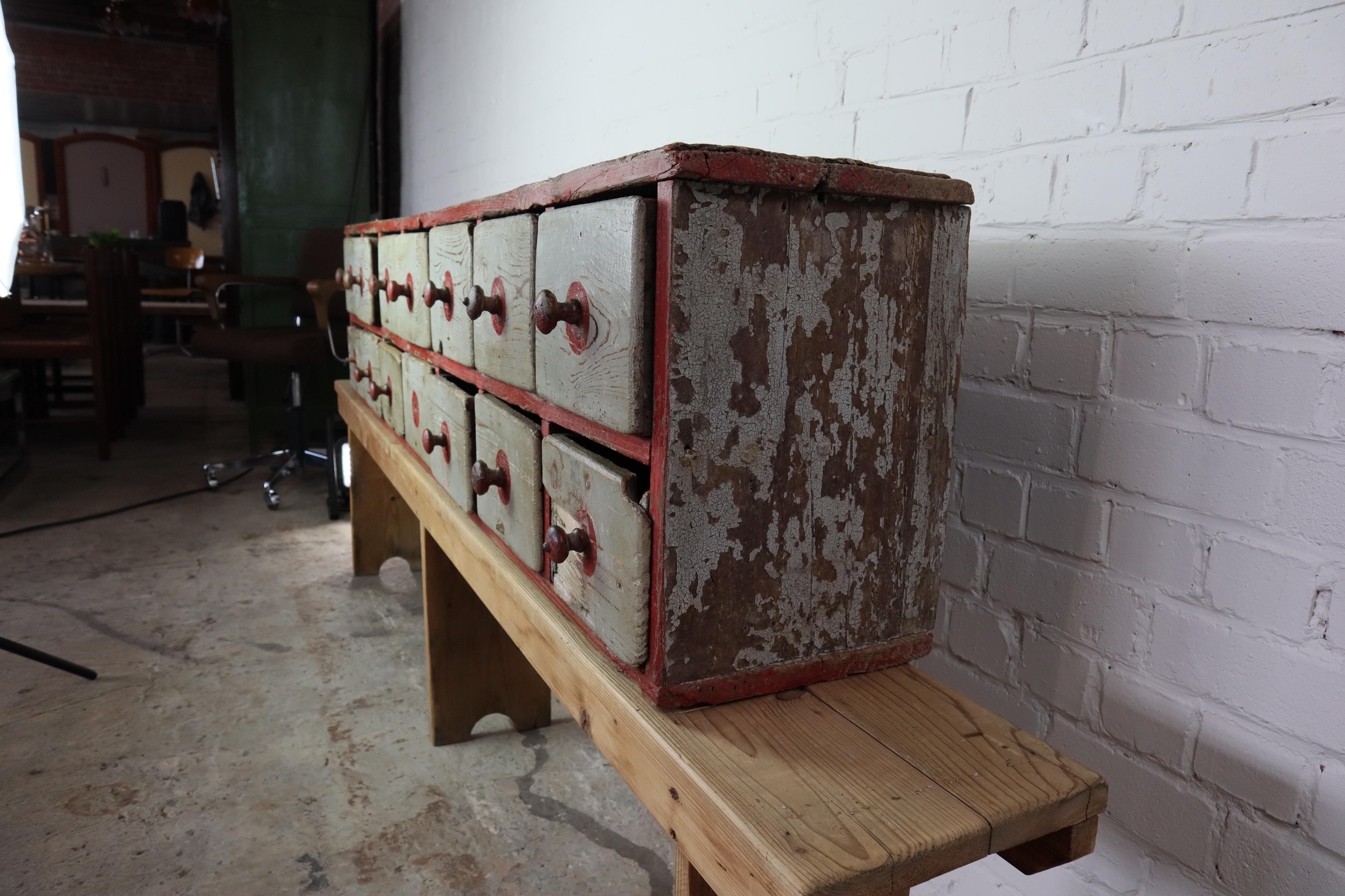 Werkstattschrank mit 14 Schubladen aus dem 19. Jahrhundert im Angebot 11