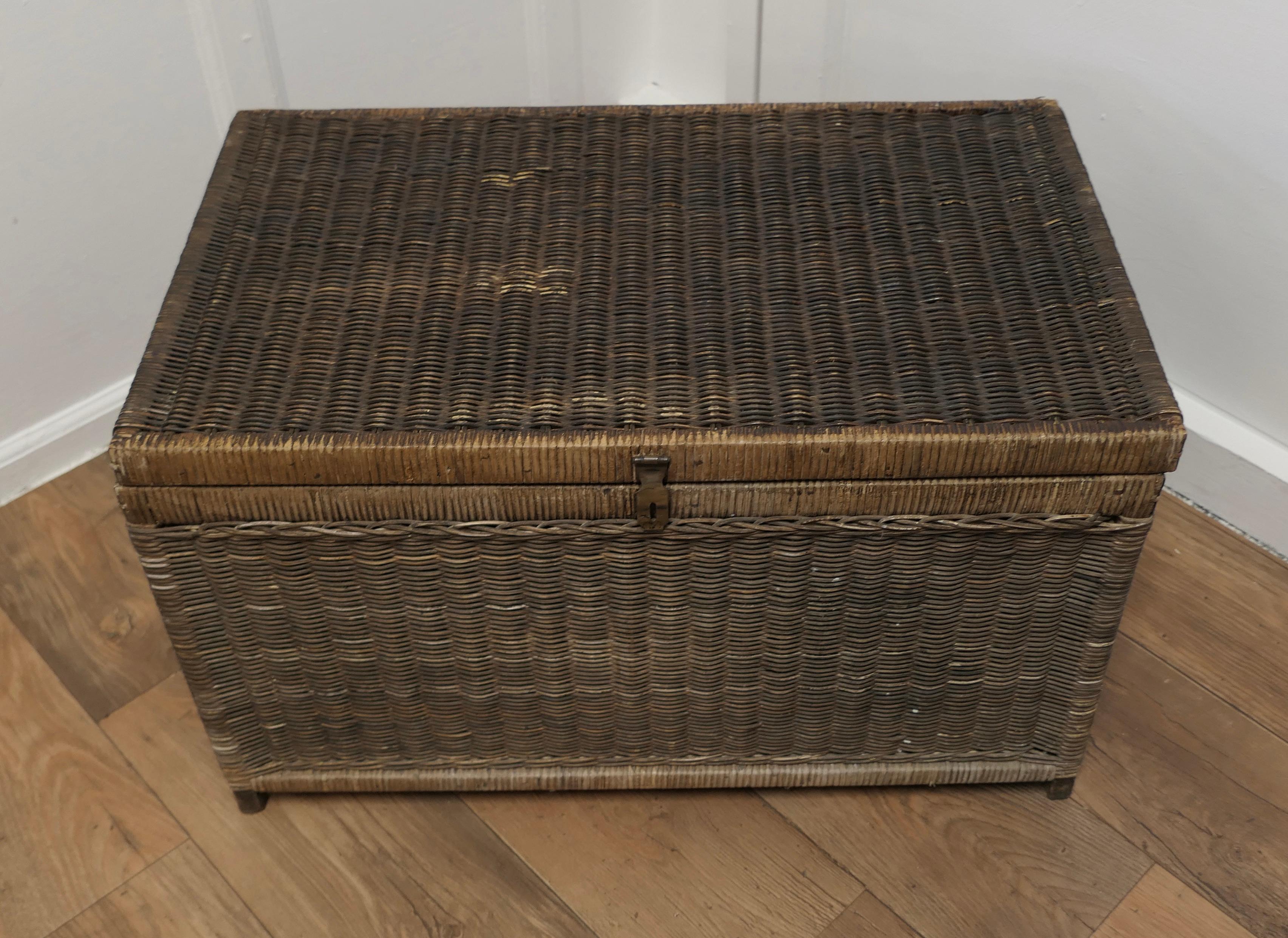 Arts and Crafts 19th Century Woven Wicker Vintage Travel Chest For Sale