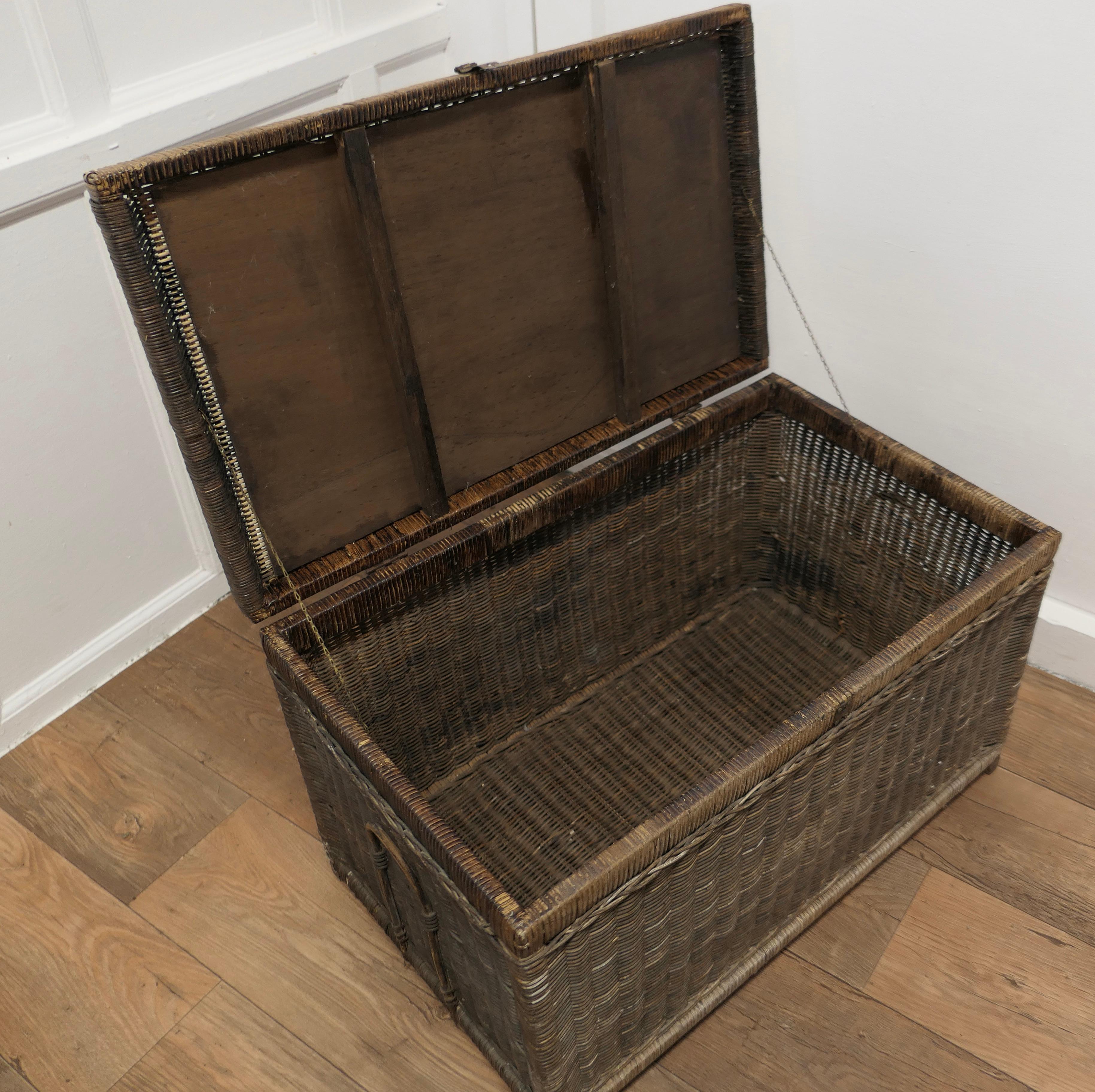 Early 20th Century 19th Century Woven Wicker Vintage Travel Chest For Sale