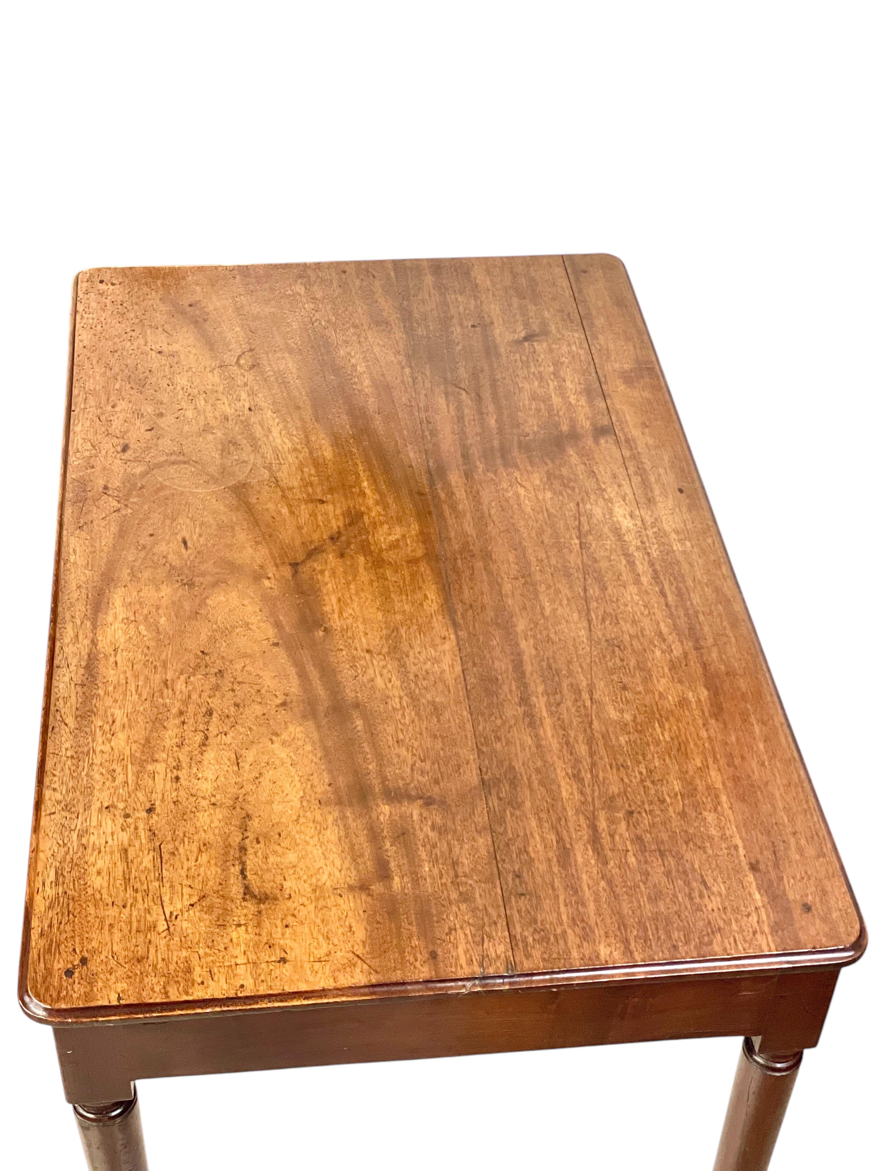 Scrivania del XIX secolo con cassetto in vendita 6