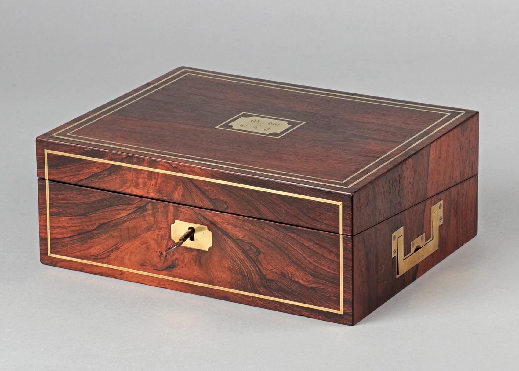 This is an exceptional rosewood writing box, circa 1815 by David Edwards. David Edwards was a box maker who was awarded royal warrants from King George IV and later from Queen Victoria. The beautiful writing slope is veneered in rosewood with brass
