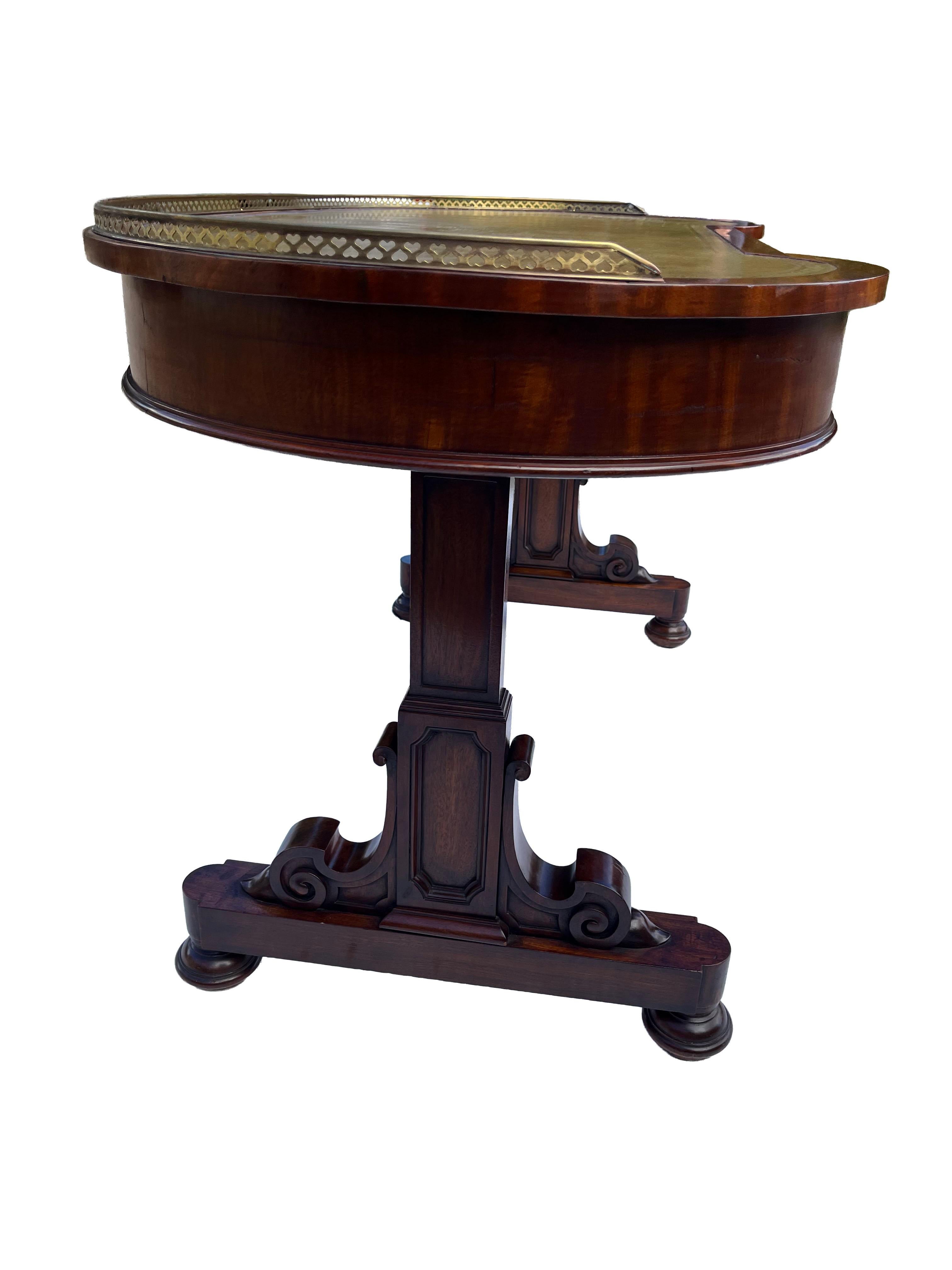 19th Century Writing Table by Gillow & Co. siglo XIX en venta