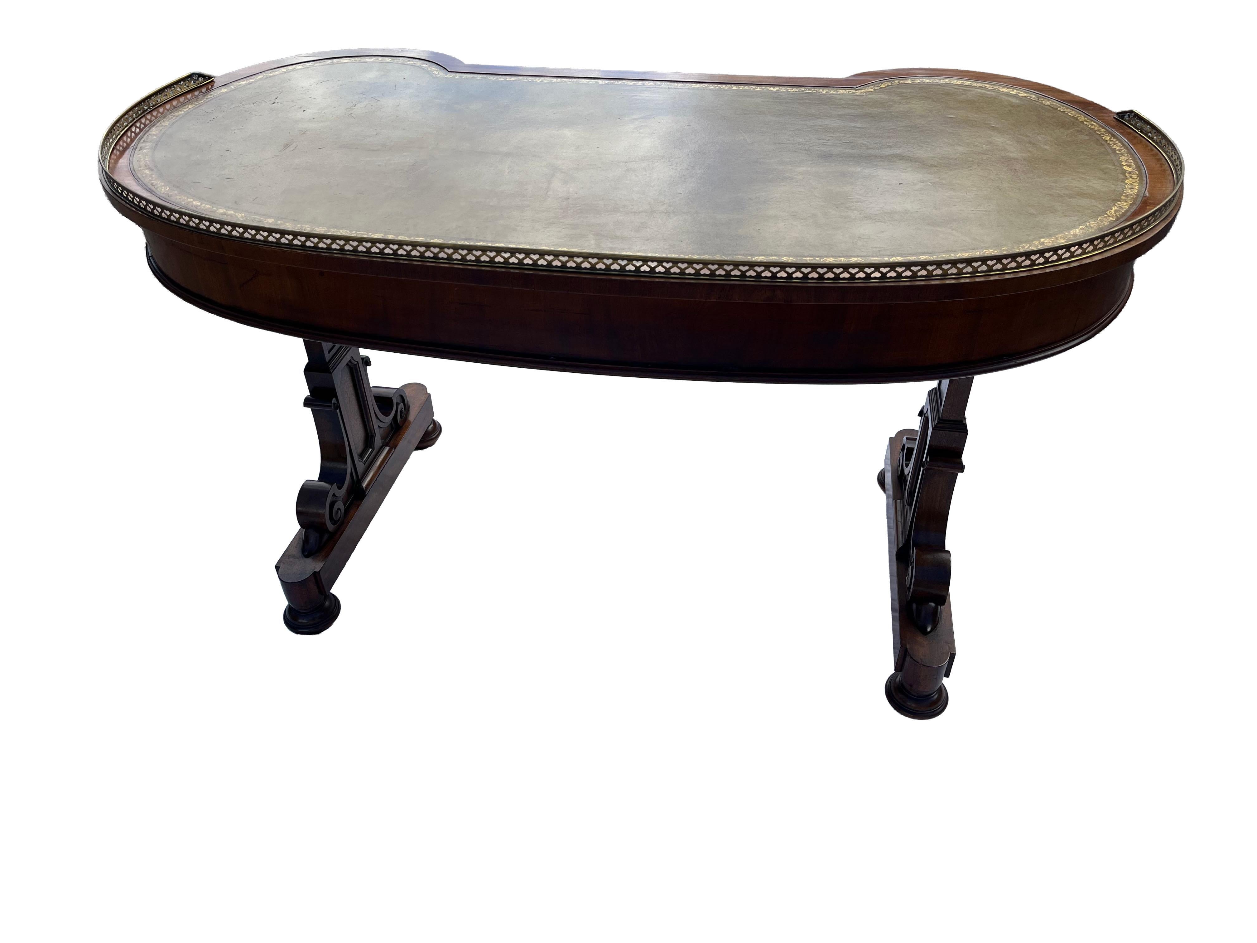 19th Century Writing Table by Gillow & Co. Caoba en venta