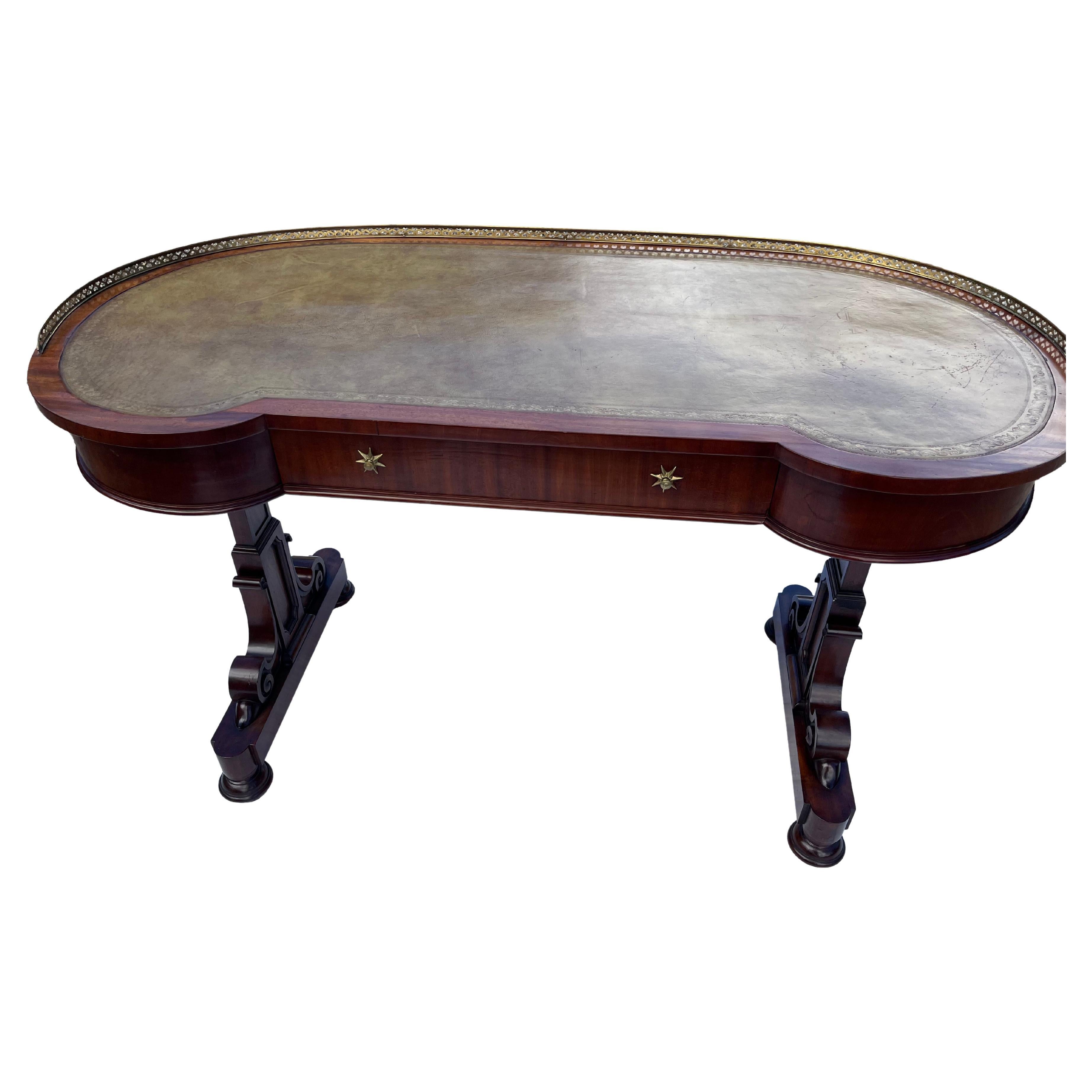 19th Century Writing Table by Gillow 
Co. en venta