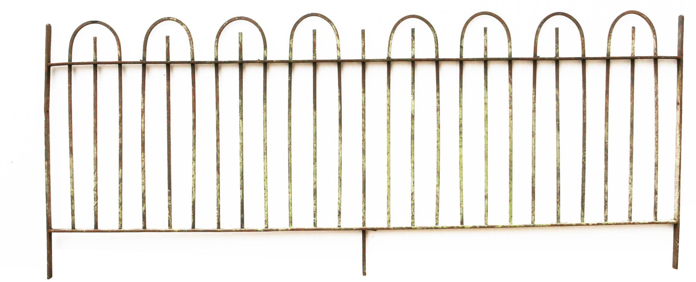 This set of railings and side gate are in good structural condition with surface rust throughout. The gate hinges are in good condition and the latch works. 12.7 Meters
Gate H 125 x W 97 cm
Railings H 69 cm  (bottom of the railings to the top of