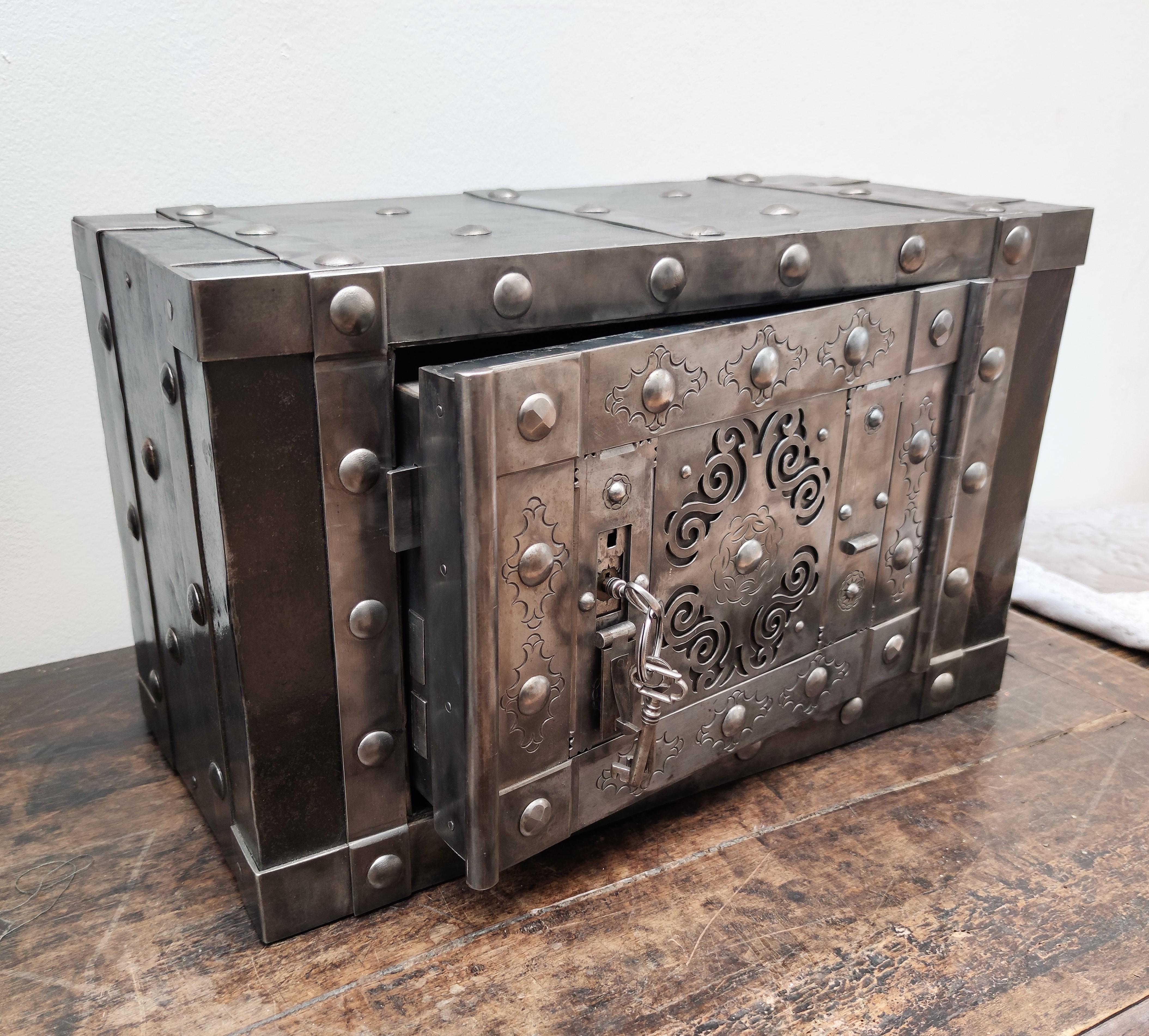 Northern Italian antique hobnail safe, dated circa 1840-1850, found in the Piedmont region. This beautiful collector piece has a great metal color with patina of time and amazingly rich and beautiful burin incisions, a typical handmade technique of