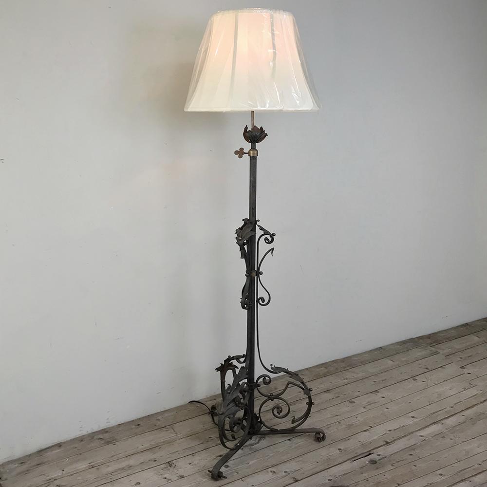 19th century wrought iron oil lantern floor lamp is ideal for bringing a little nostalgia into a look, especially for those who appreciate the iron sculptor's art! This example still retails its copper oil reservoir. The artistry with which it was