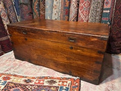 Coffre militaire britannique de campagne en bois de camphrier du XIXe siècle, modèle XL, avec ferrures en laiton