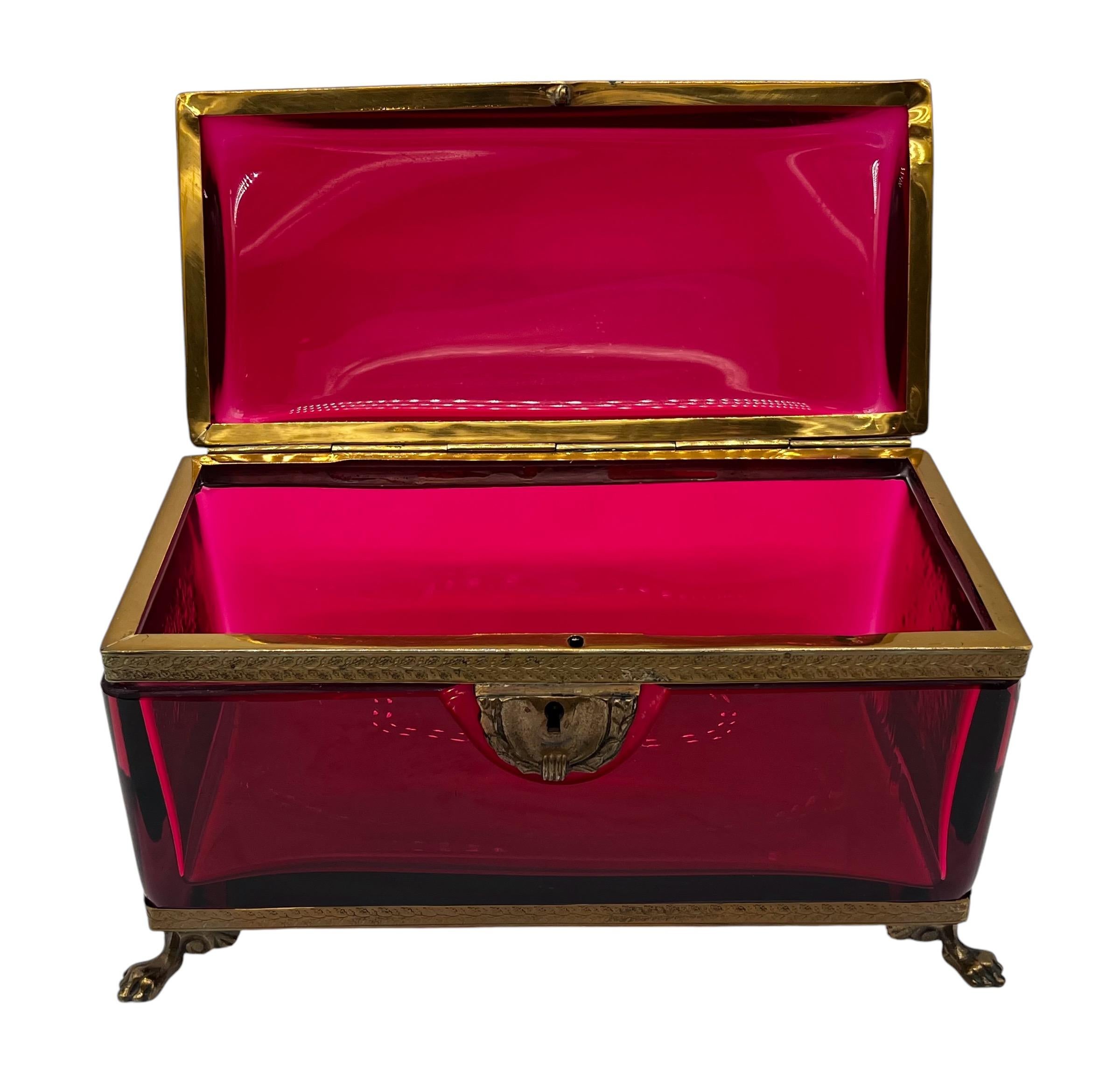 Boîte à coffret XL française du 19ème siècle rouge caoutchouc avec montures en laiton en vente 6
