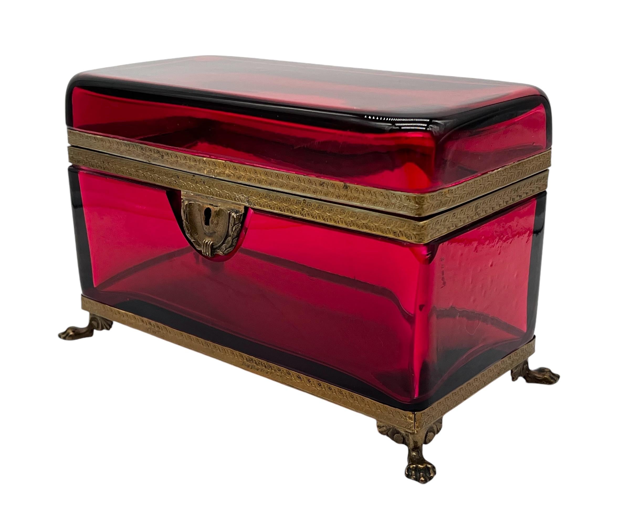 Victorien Boîte à coffret XL française du 19ème siècle rouge caoutchouc avec montures en laiton en vente