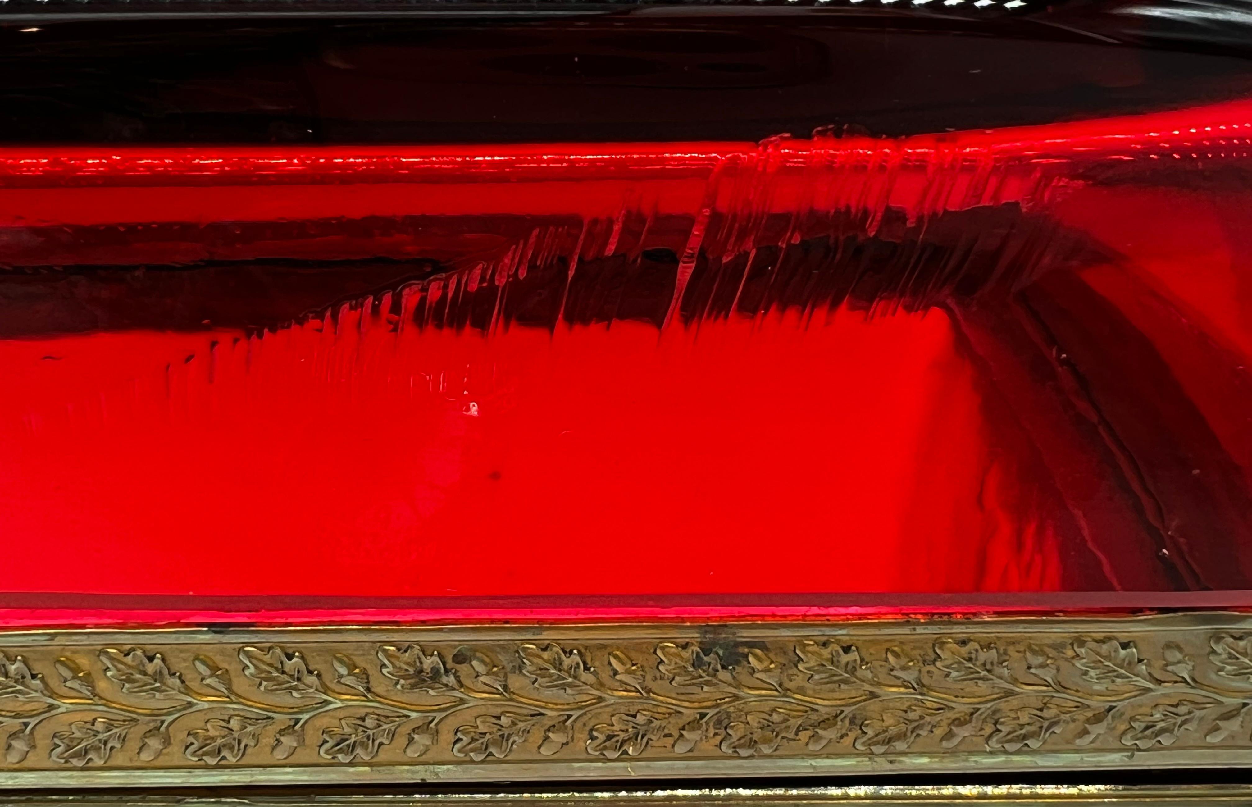XIXe siècle Boîte à coffret XL française du 19ème siècle rouge caoutchouc avec montures en laiton en vente