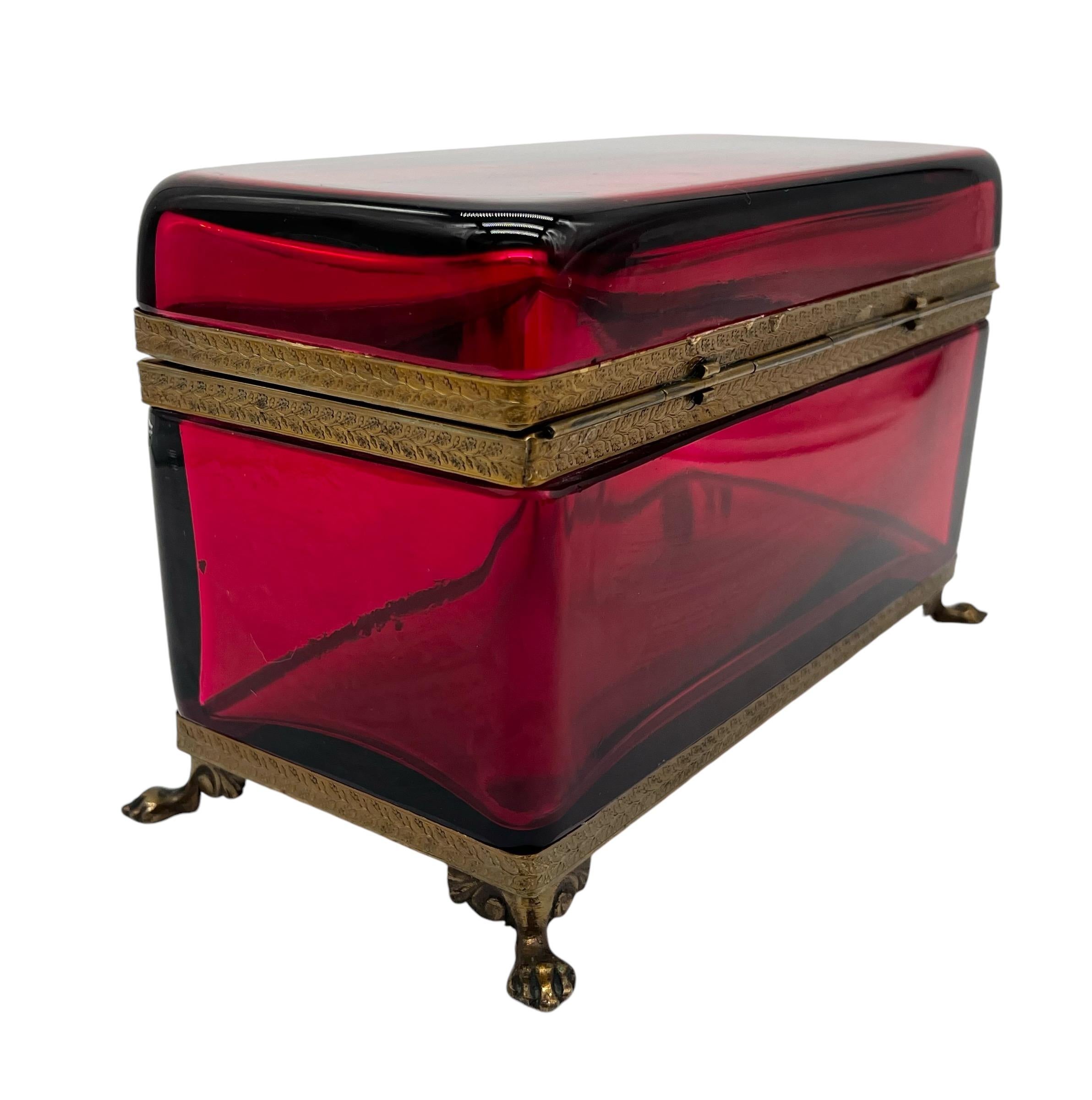 Laiton Boîte à coffret XL française du 19ème siècle rouge caoutchouc avec montures en laiton en vente