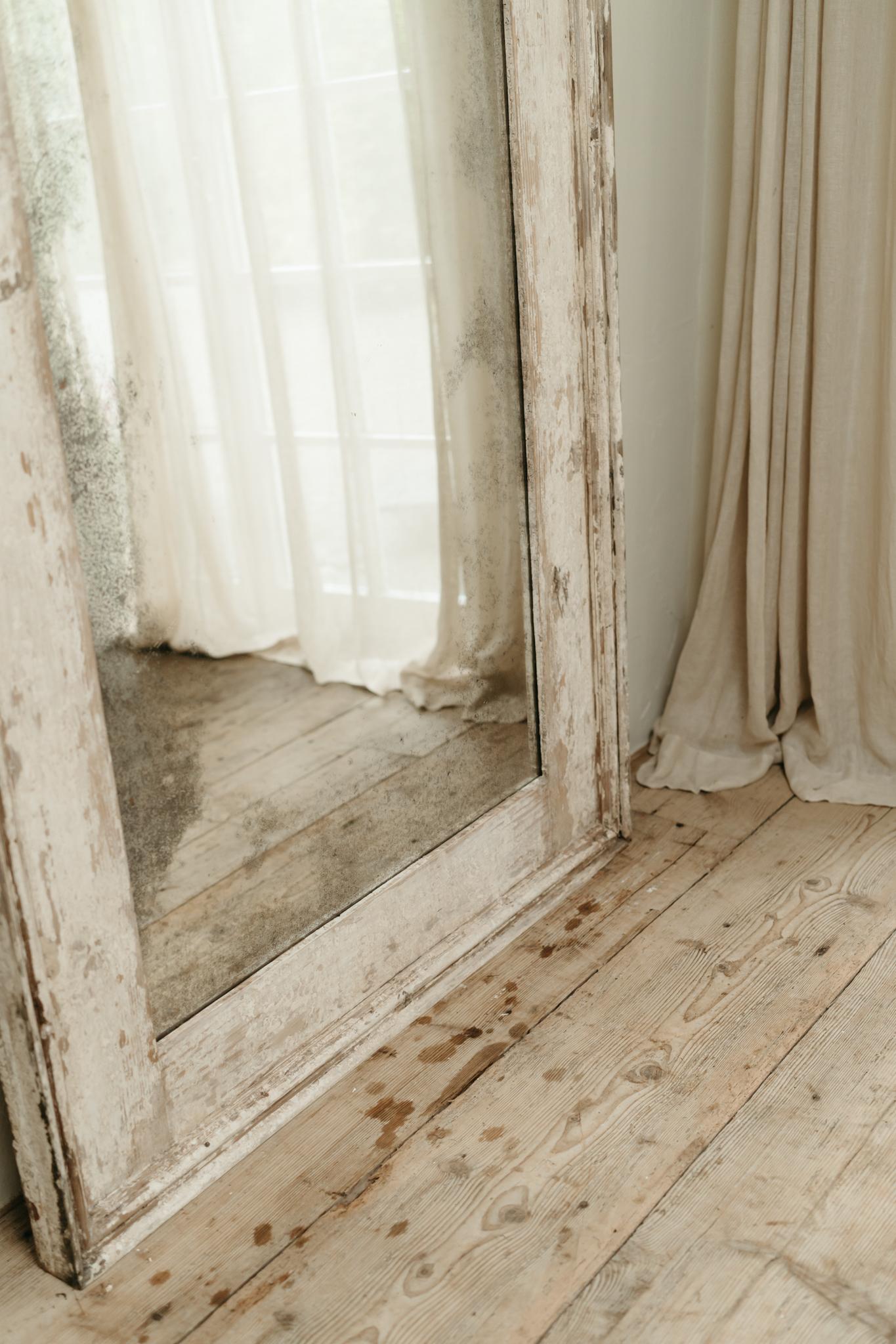 Spagnolo Specchio con cornice in legno di pino a figura intera del XIX secolo in vendita
