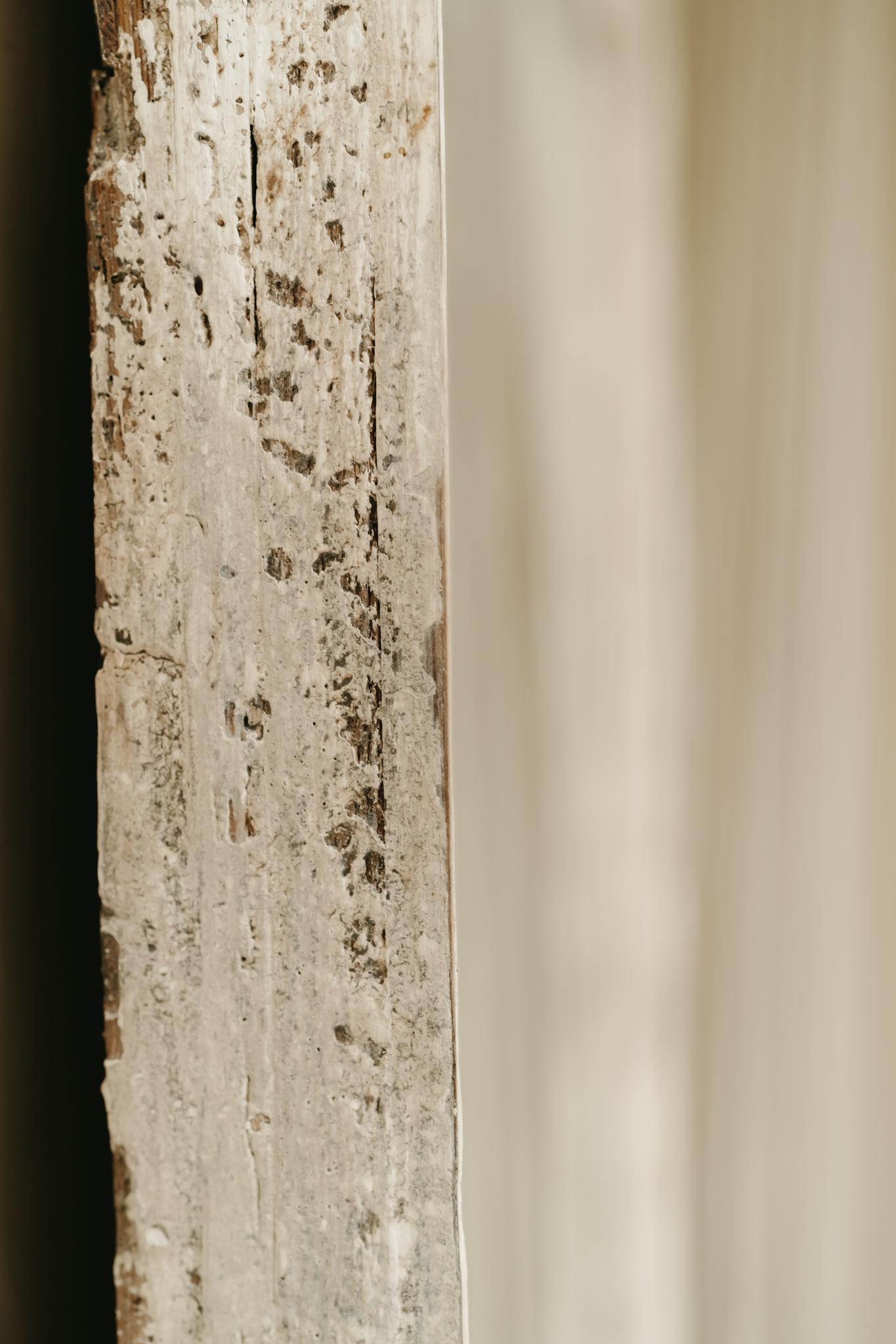 Specchio con cornice in legno di pino a figura intera del XIX secolo in vendita 1