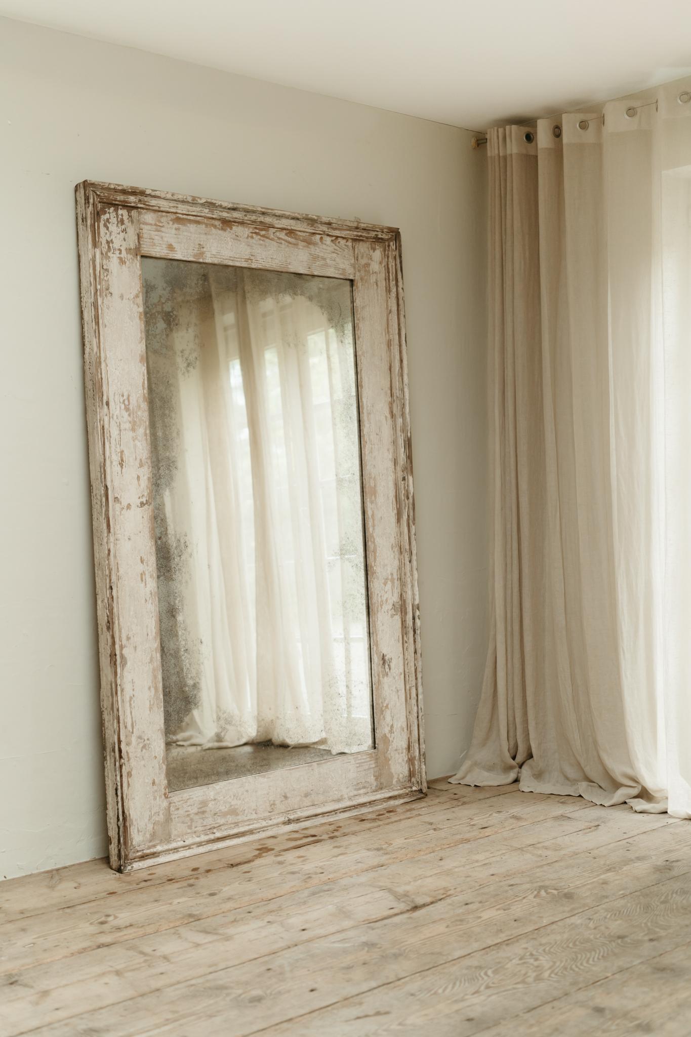 Specchio con cornice in legno di pino a figura intera del XIX secolo in vendita 2