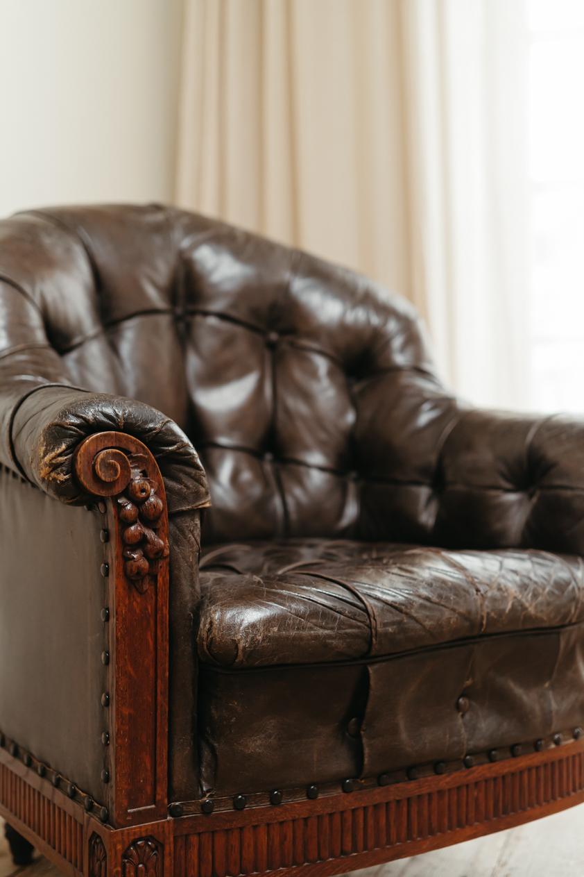 19th Century XL Leather Armchair  For Sale 3