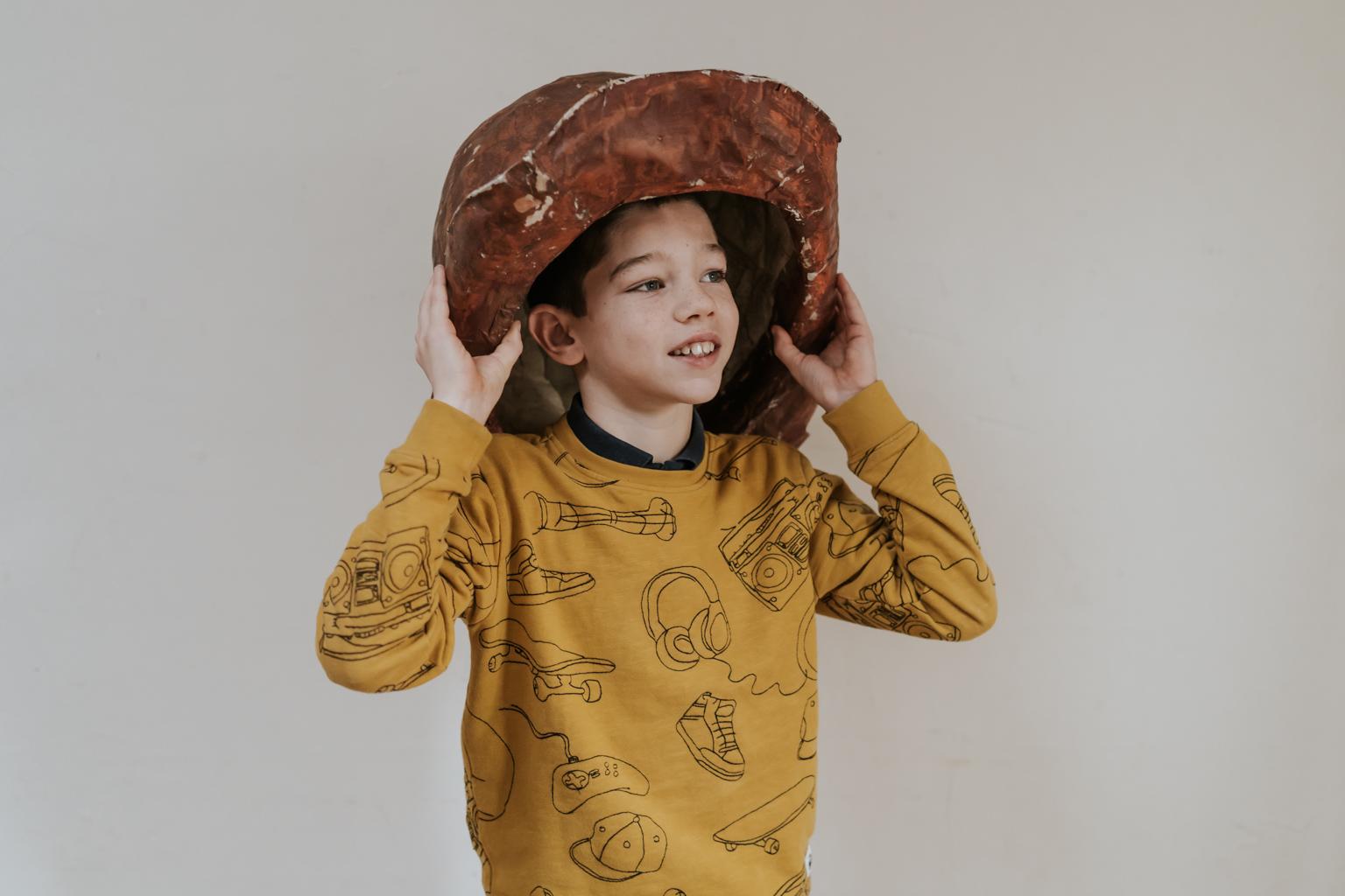 XIXe siècle Chapeau en papier mâché extra large du 19e siècle en vente