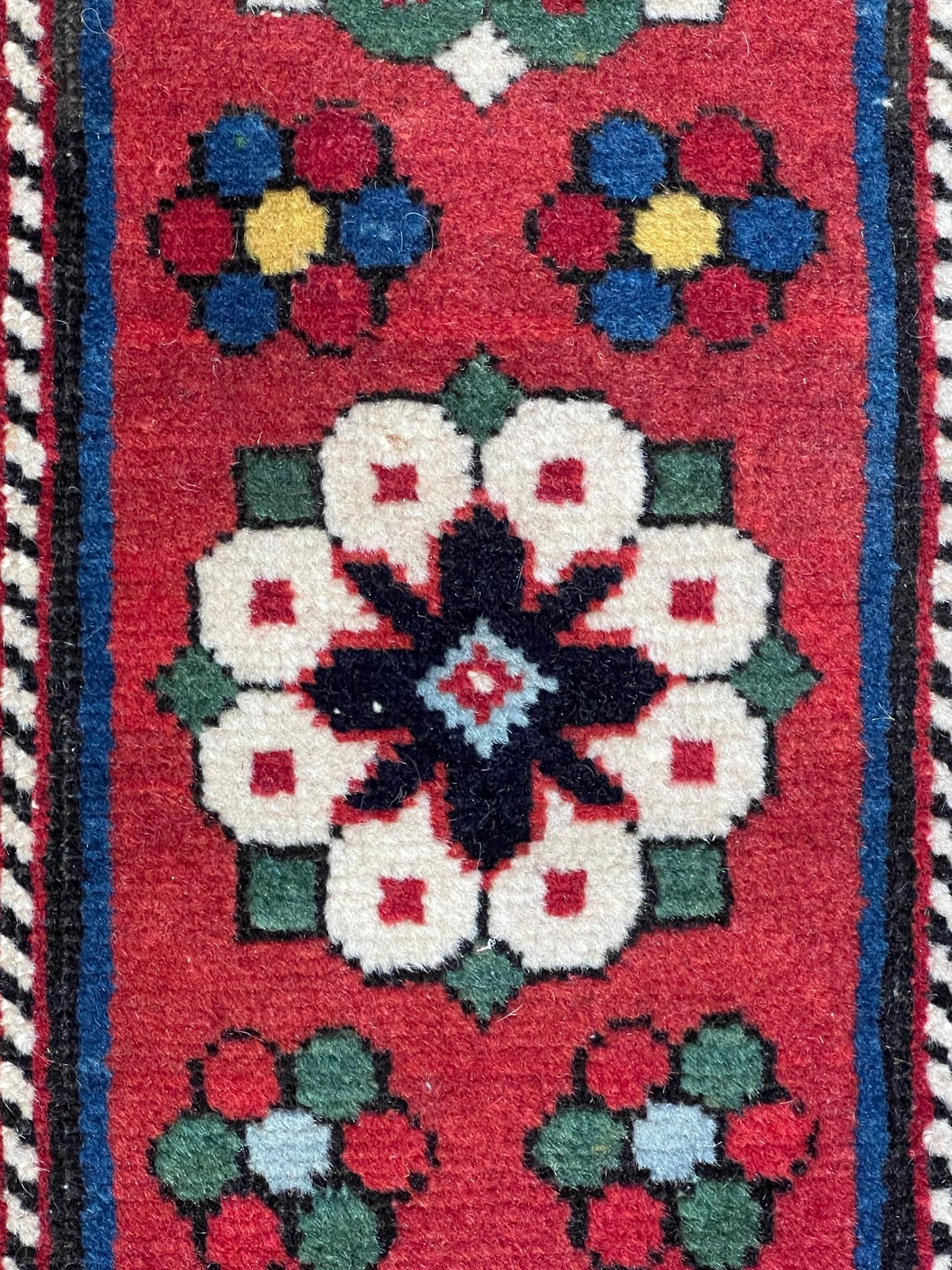 19th Century Yellow Green Red Caucasian Talish Rug, € 7500 For Sale 11