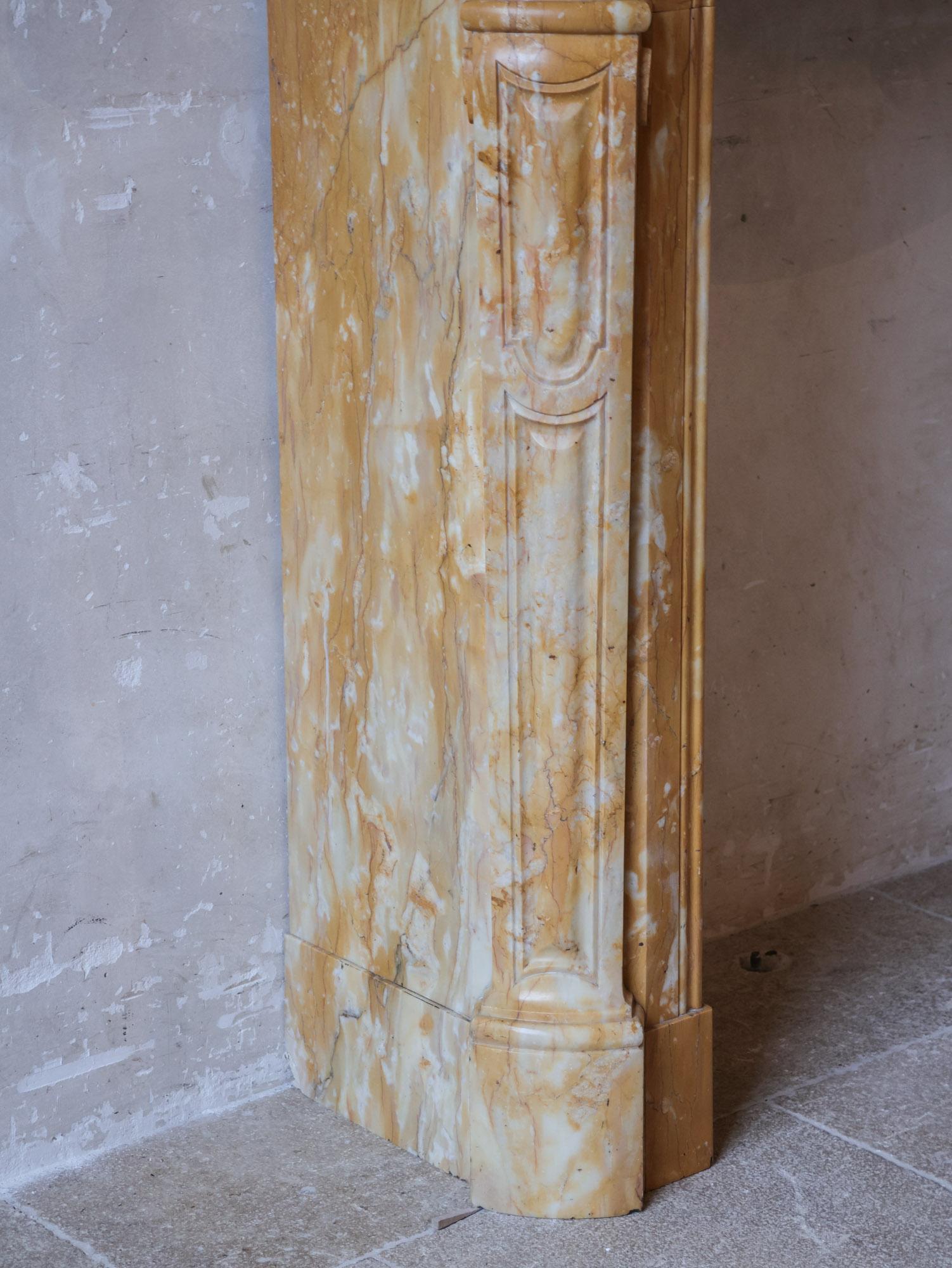 19th-Century yellow Siena marble mantelpiece For Sale 1