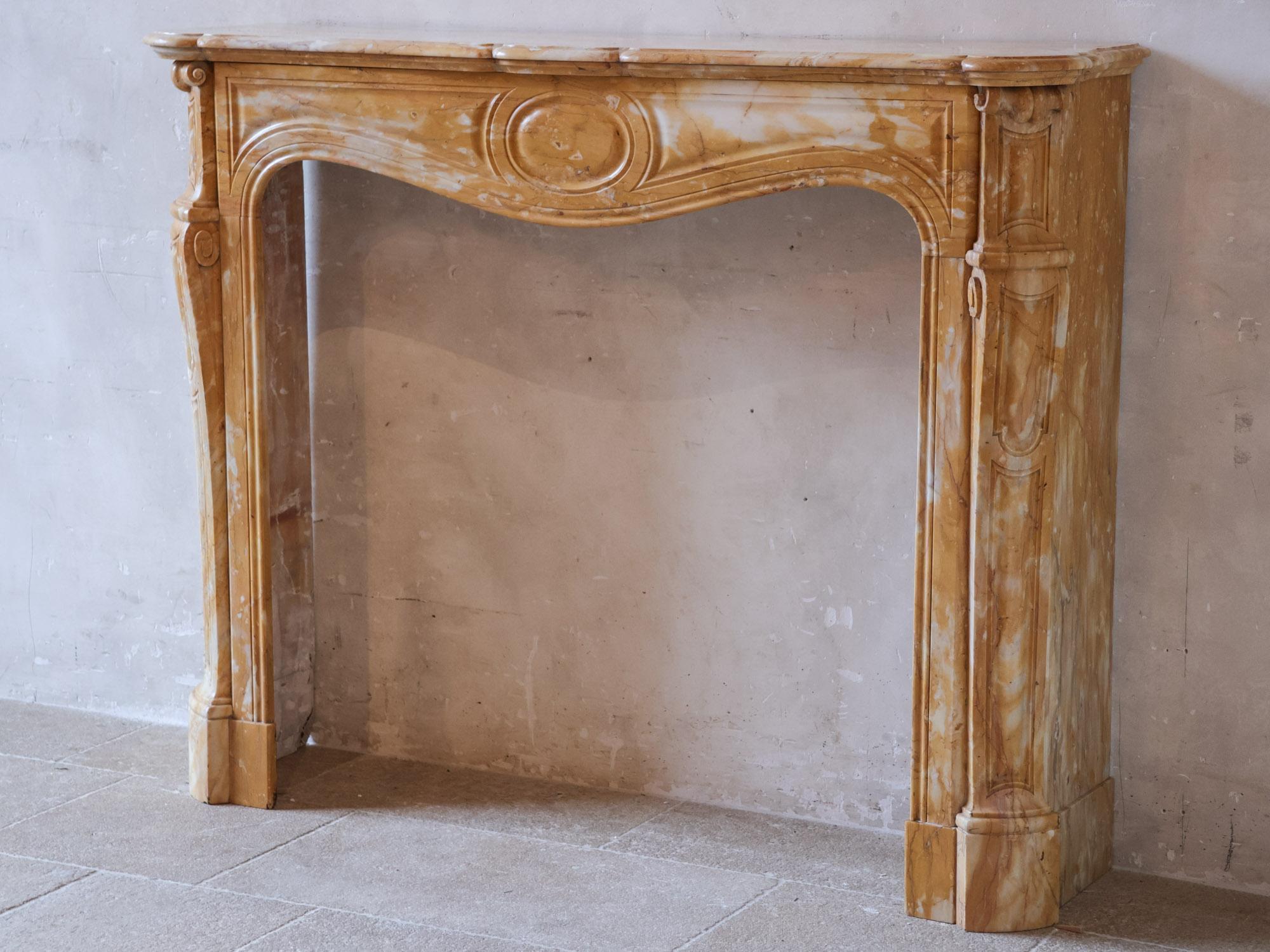 19th-Century yellow Siena marble mantelpiece For Sale 3