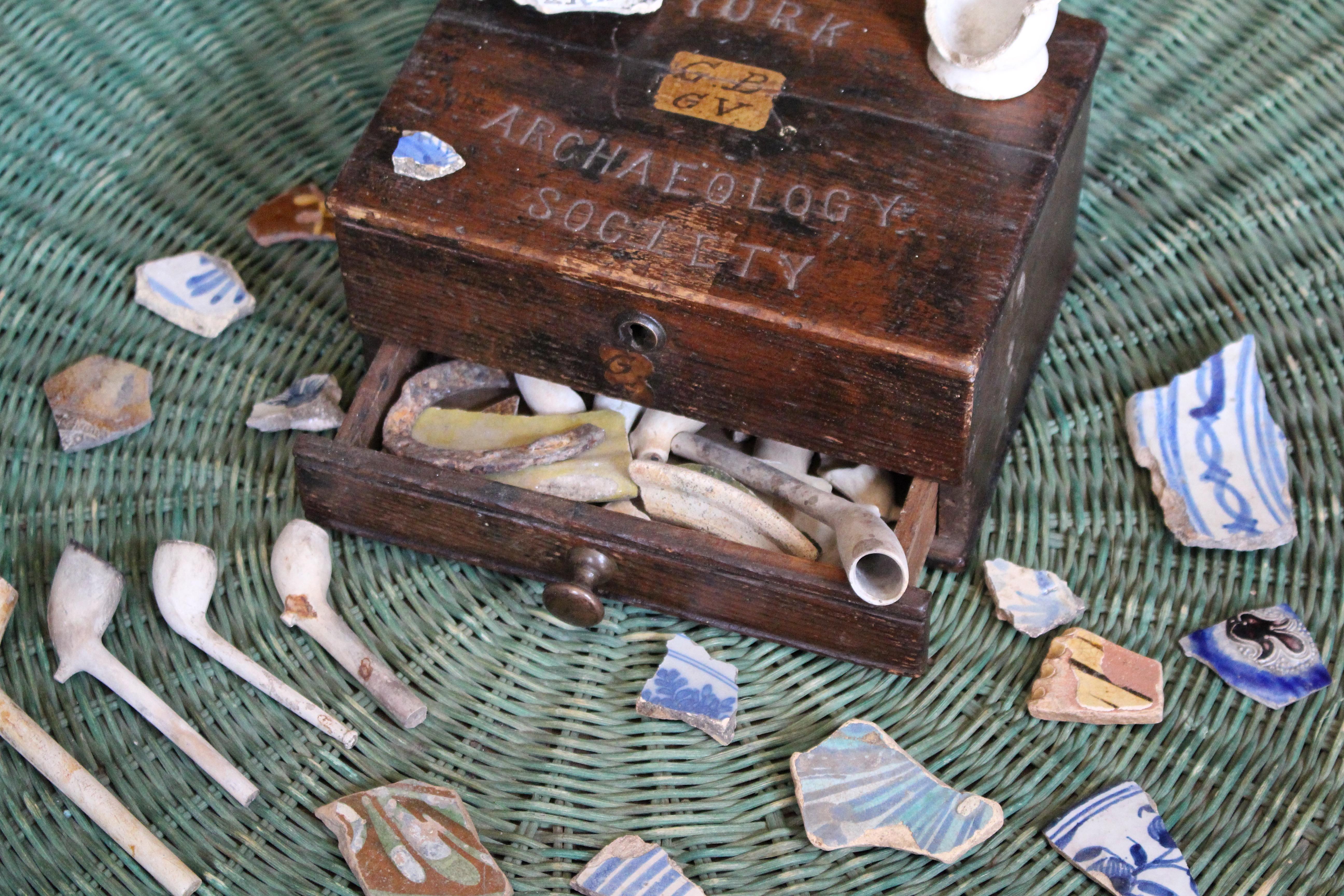 19. Jahrhundert York Archaeology Society Musuem Oak Collectors Box im Zustand „Gut“ im Angebot in Lowestoft, GB