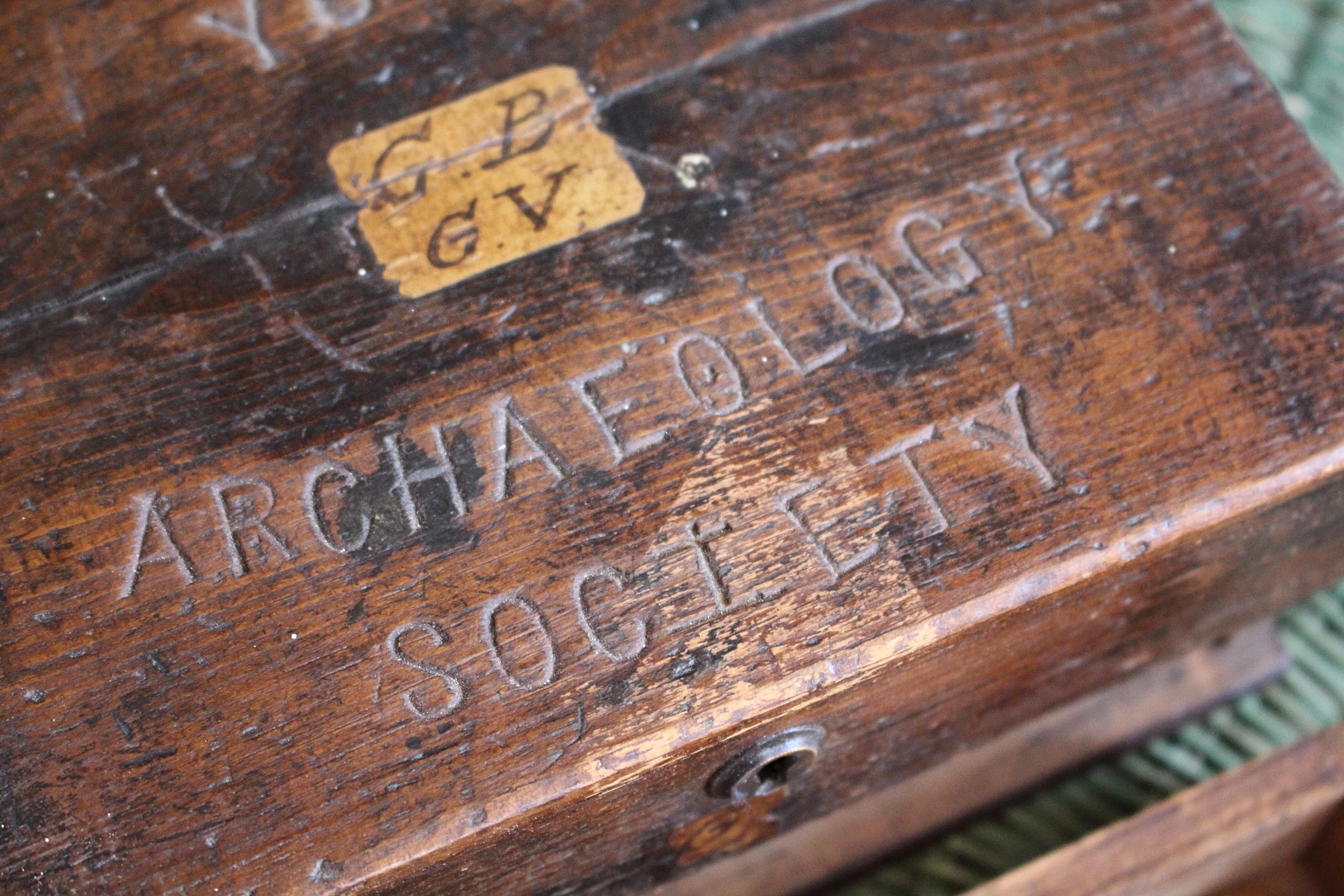 19. Jahrhundert York Archaeology Society Musuem Oak Collectors Box im Angebot 2