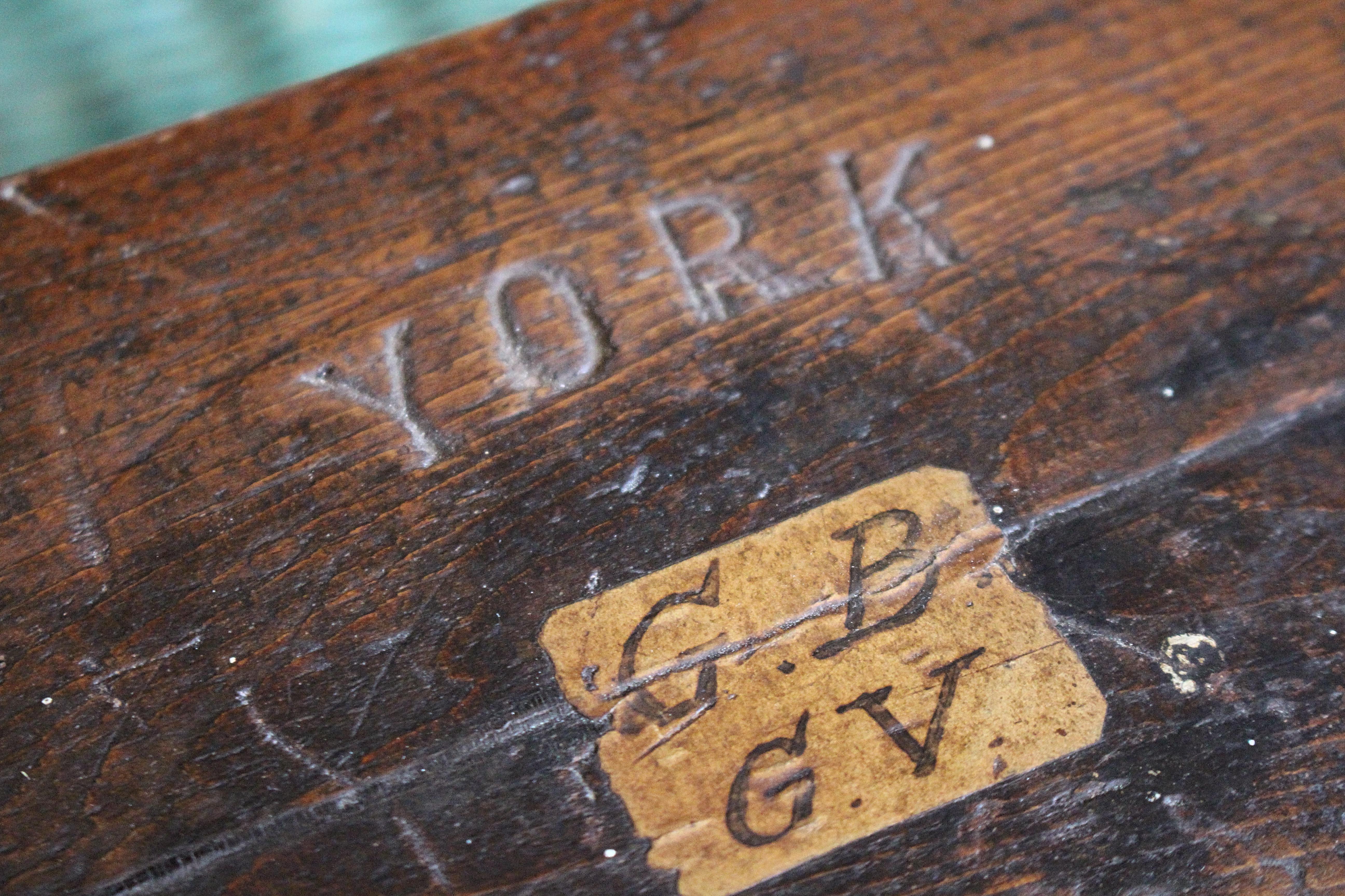 19. Jahrhundert York Archaeology Society Musuem Oak Collectors Box im Angebot 3