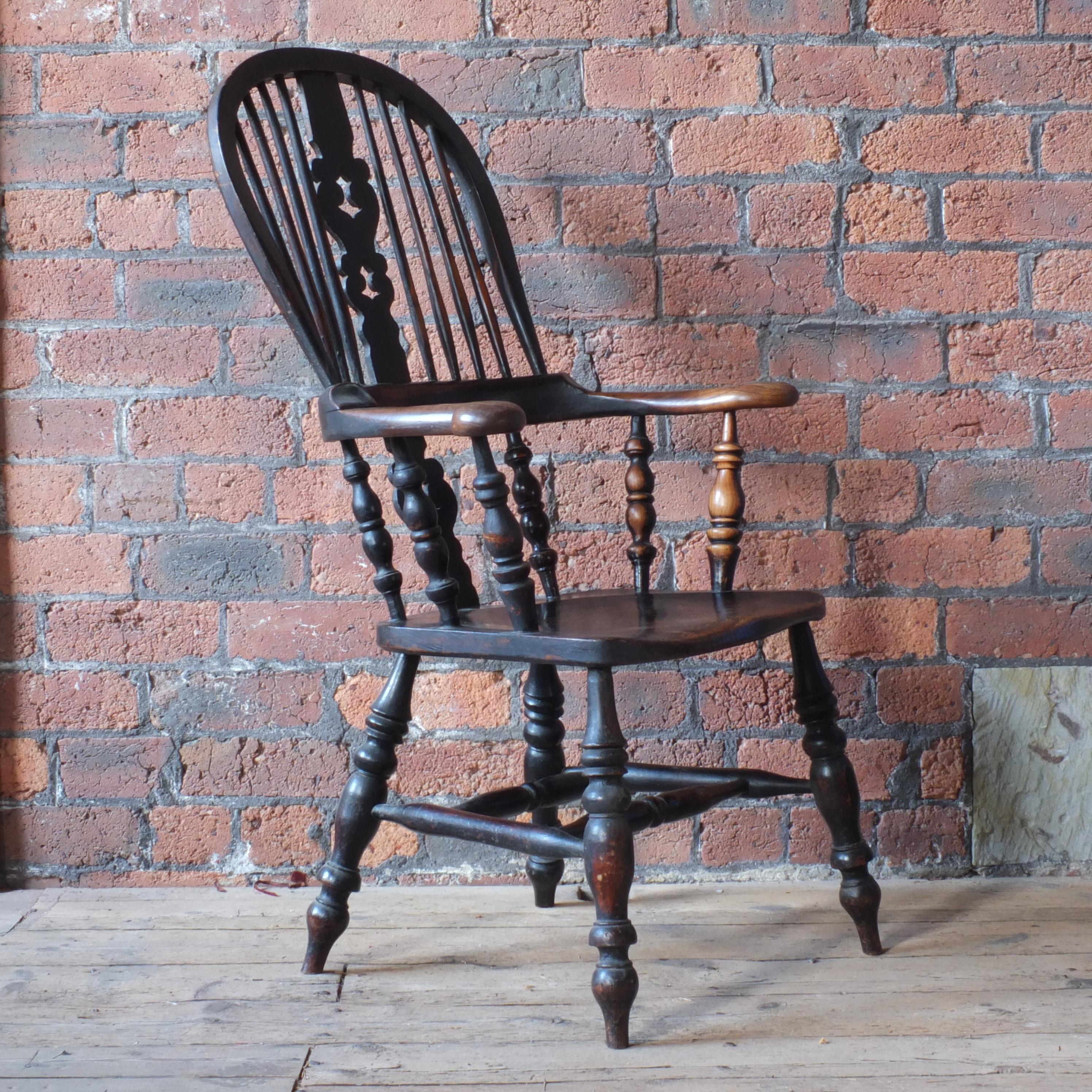 Victorian 19th century Yorkshire broad arm Windsor chair For Sale
