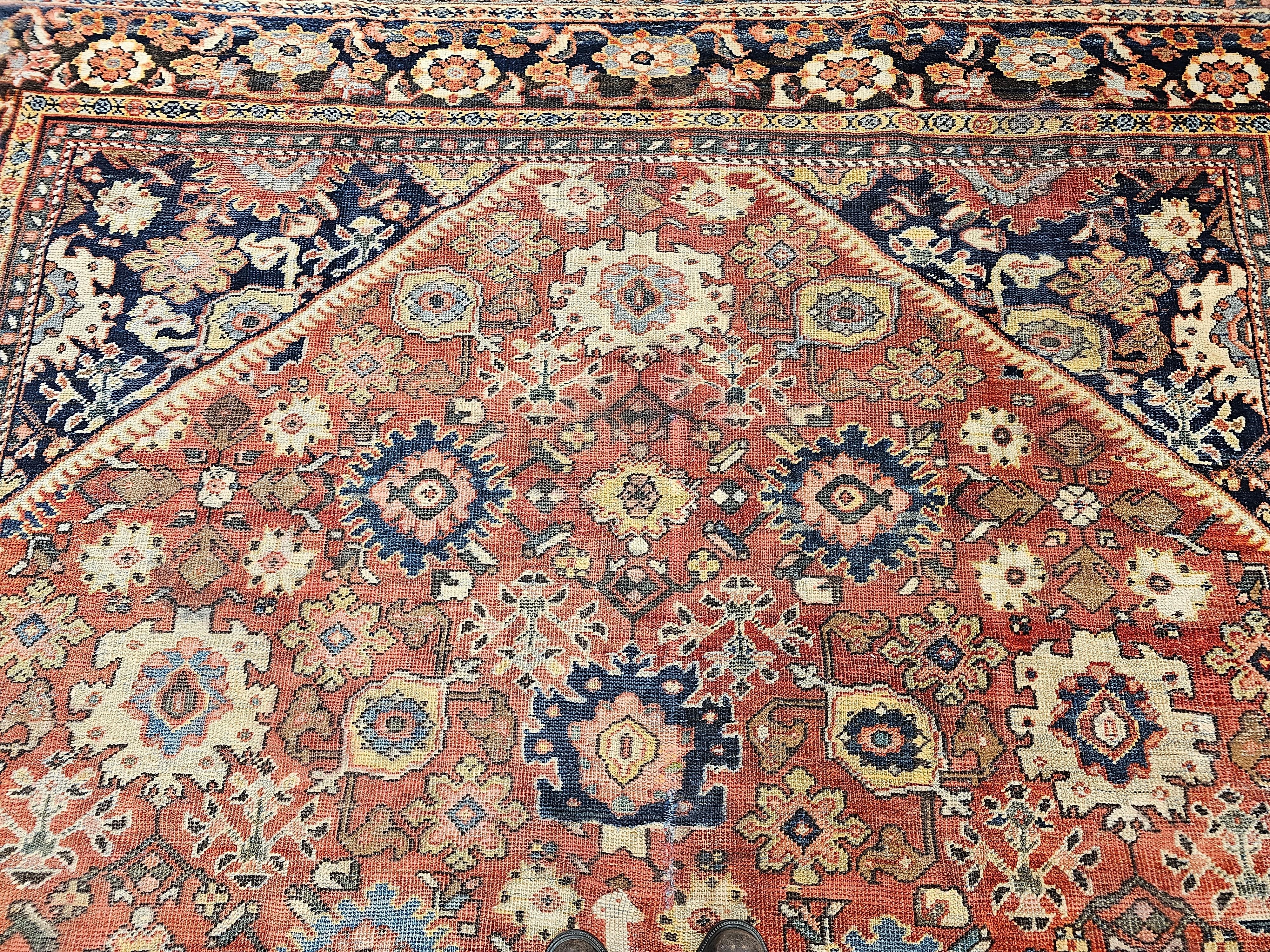 Ziegler Mahal Sultanabad aus dem 19. Jahrhundert mit großem geometrischem Muster in Rost-Rot in Groß im Zustand „Gut“ im Angebot in Barrington, IL