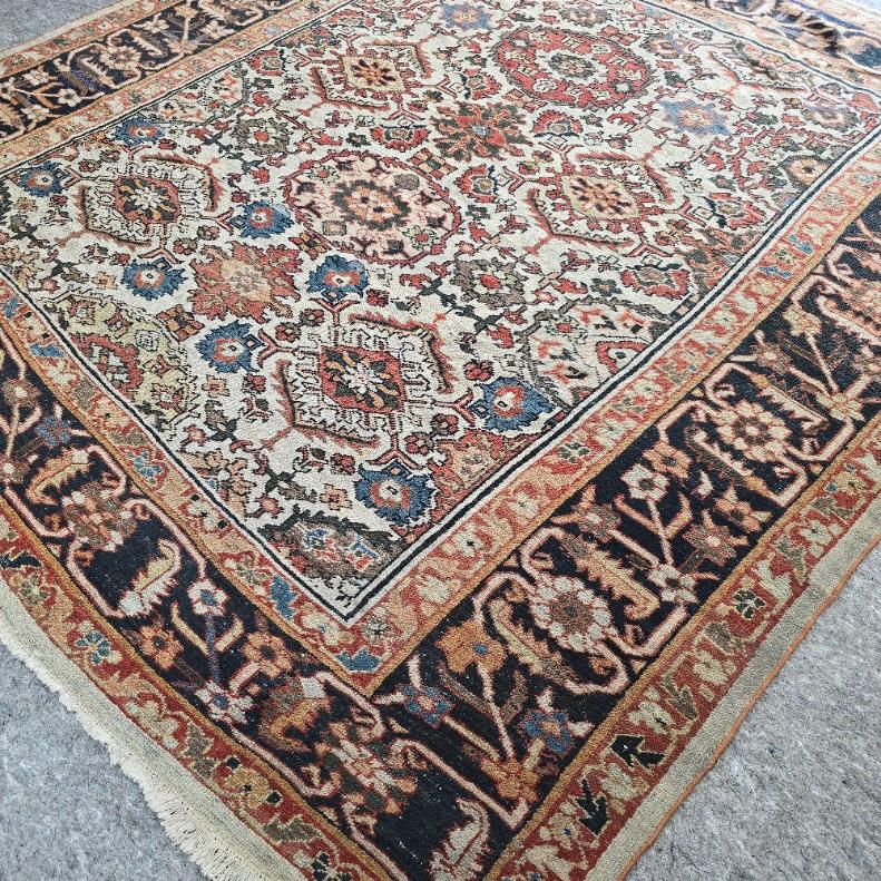 Ziegler Sultanabad del XIX secolo  Campo d'avorio raro di dimensioni quadrate In condizioni buone in vendita a Los Angeles, CA