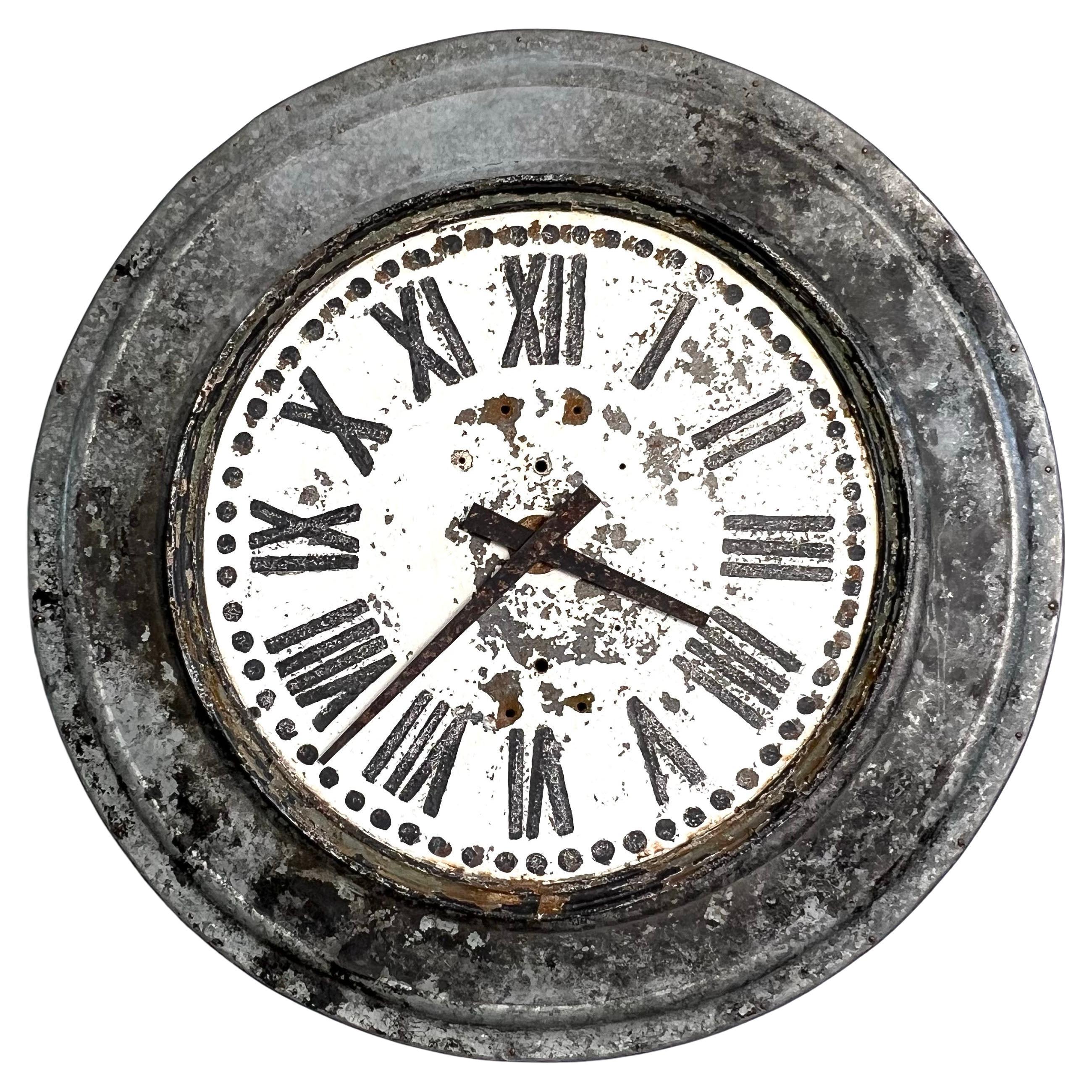 Horloge murale ancienne "Tour d'horloge" en zinc du 19e siècle en vente