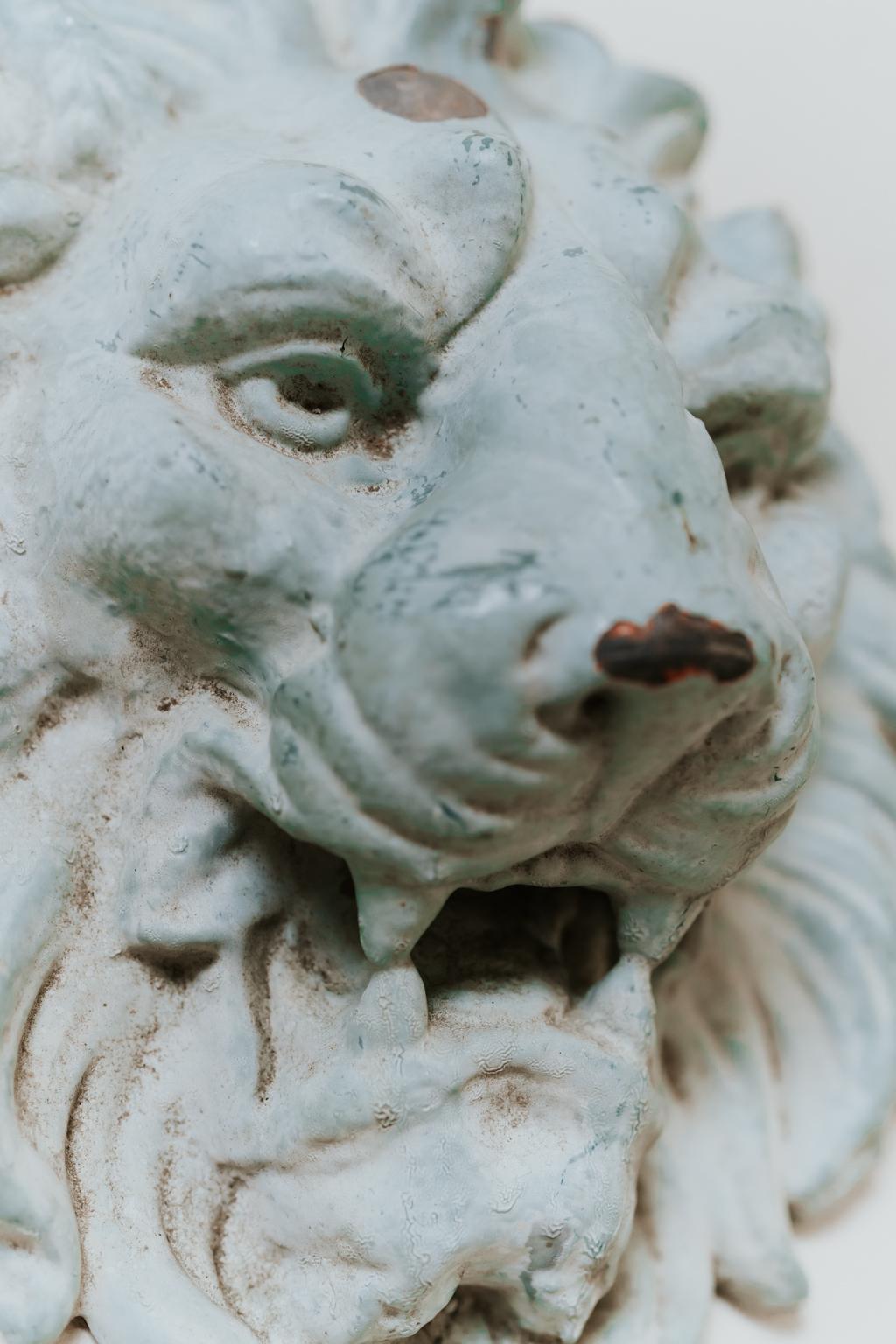 Français Le lion en zinc du XIXe siècle en vente